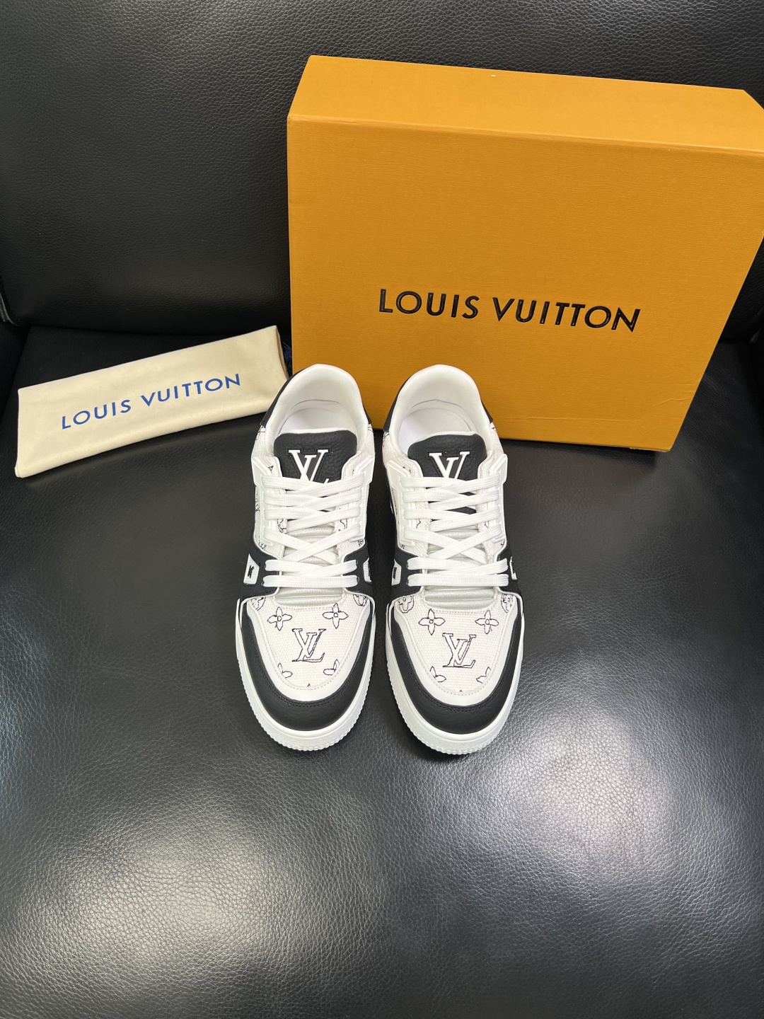 Lv 高品质 顶级工艺品 路易威登，运动板鞋专柜同步，鞋面意大利进口，高品质拼接缤纷色彩复杂工艺品，进口