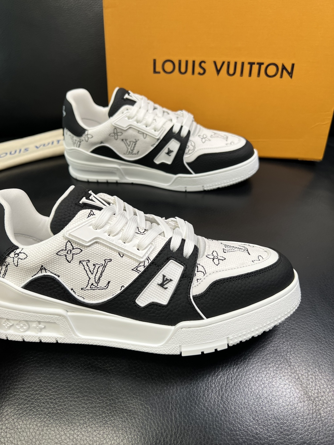 Lv 高品质 顶级工艺品 路易威登，运动板鞋专柜同步，鞋面意大利进口，高品质拼接缤纷色彩复杂工艺品，进口