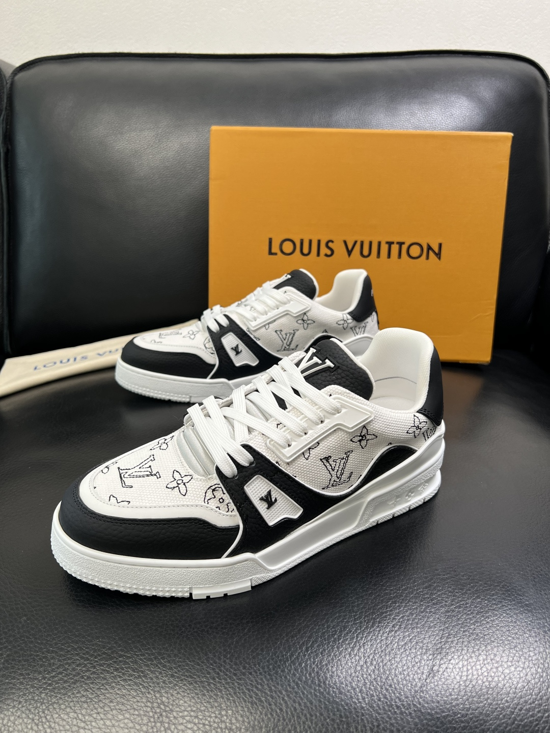 Lv 高品质 顶级工艺品 路易威登，运动板鞋专柜同步，鞋面意大利进口，高品质拼接缤纷色彩复杂工艺品，进口