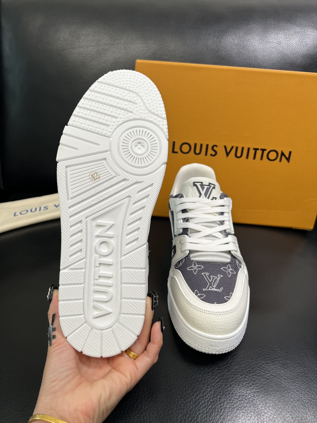 Lv 高品质 顶级工艺品 路易威登，运动板鞋专柜同步，鞋面意大利进口，高品质拼接缤纷色彩复杂工艺品，进口