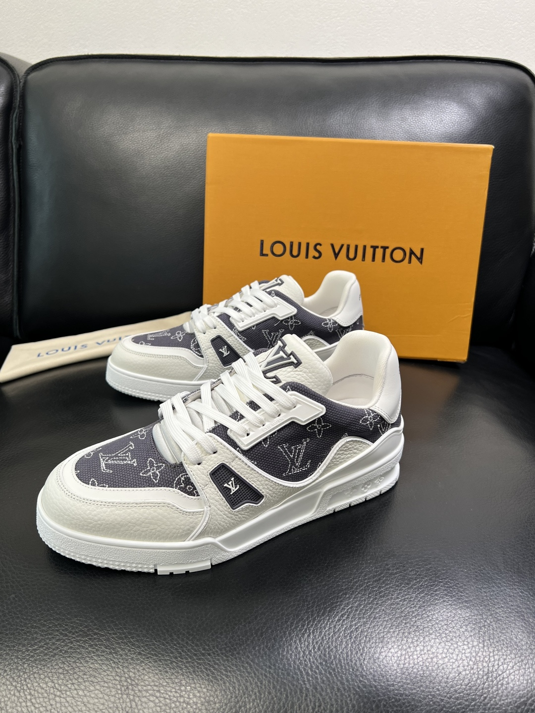 Lv 高品质 顶级工艺品 路易威登，运动板鞋专柜同步，鞋面意大利进口，高品质拼接缤纷色彩复杂工艺品，进口