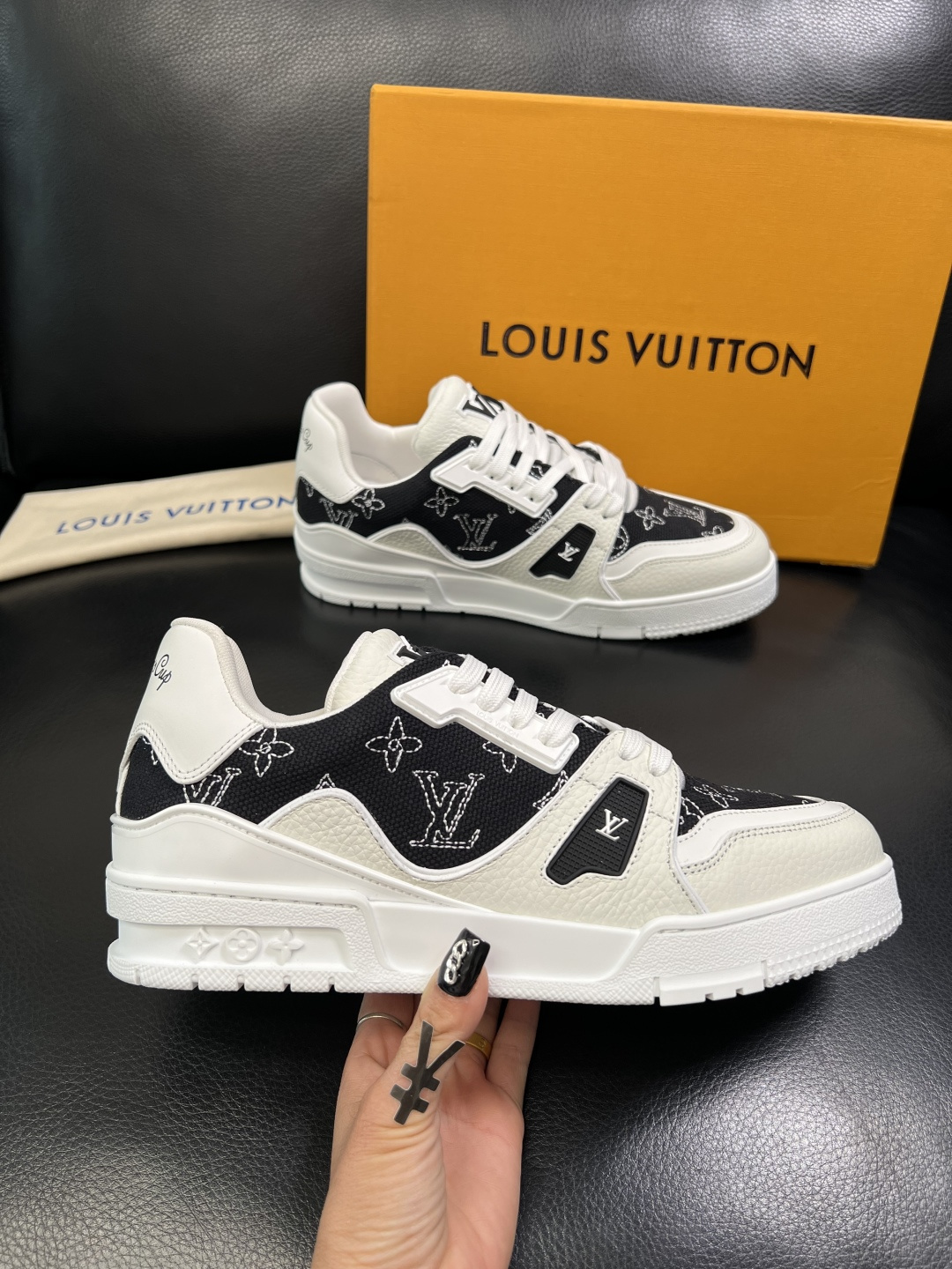 Lv 高品质 顶级工艺品 路易威登，运动板鞋专柜同步，鞋面意大利进口，高品质拼接缤纷色彩复杂工艺品，进口