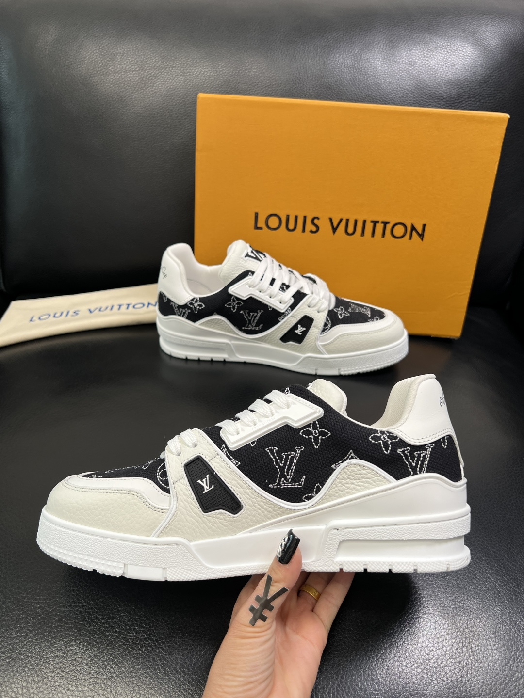 Lv 高品质 顶级工艺品 路易威登，运动板鞋专柜同步，鞋面意大利进口，高品质拼接缤纷色彩复杂工艺品，进口