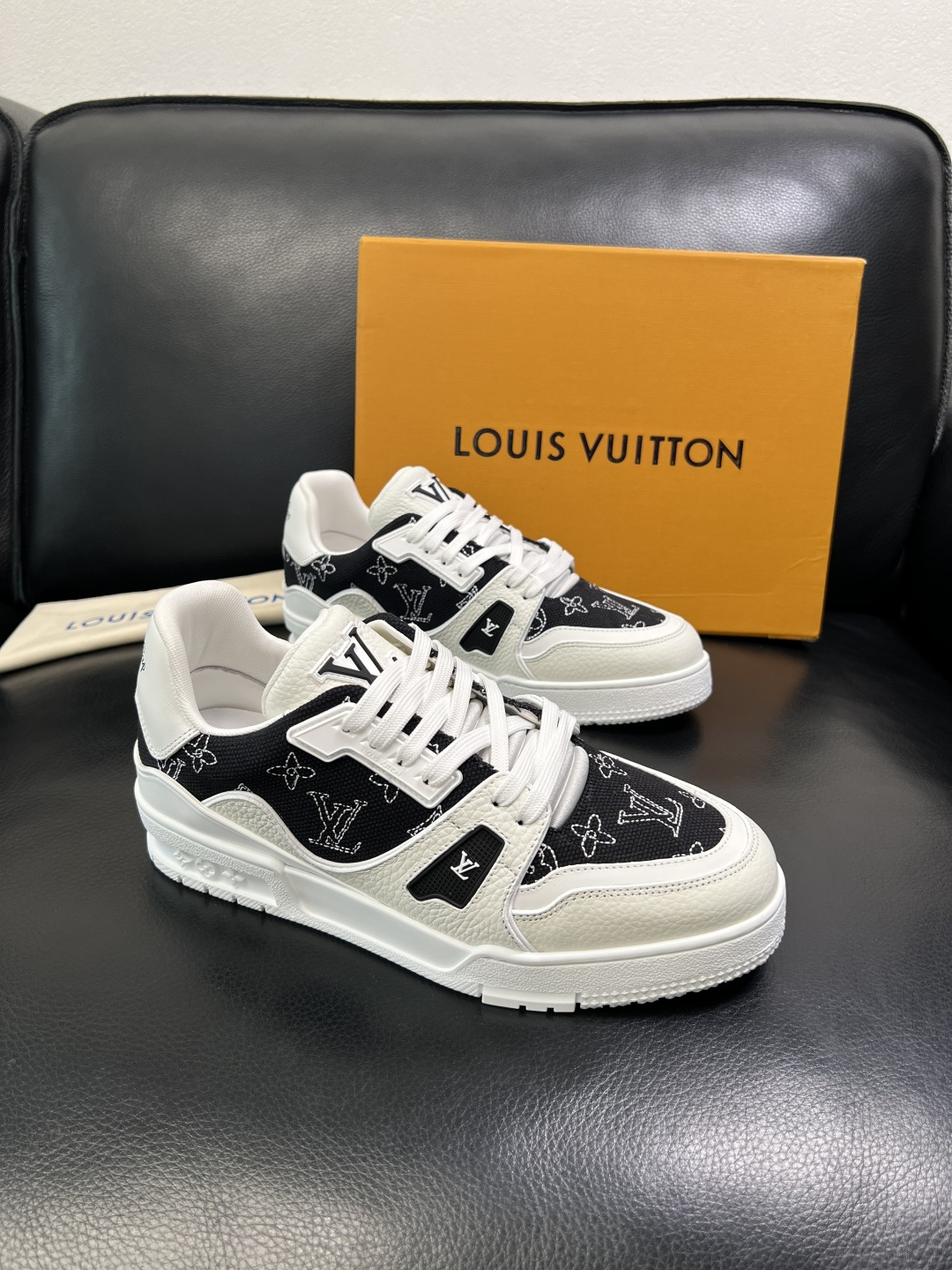 Lv 高品质 顶级工艺品 路易威登，运动板鞋专柜同步，鞋面意大利进口，高品质拼接缤纷色彩复杂工艺品，进口