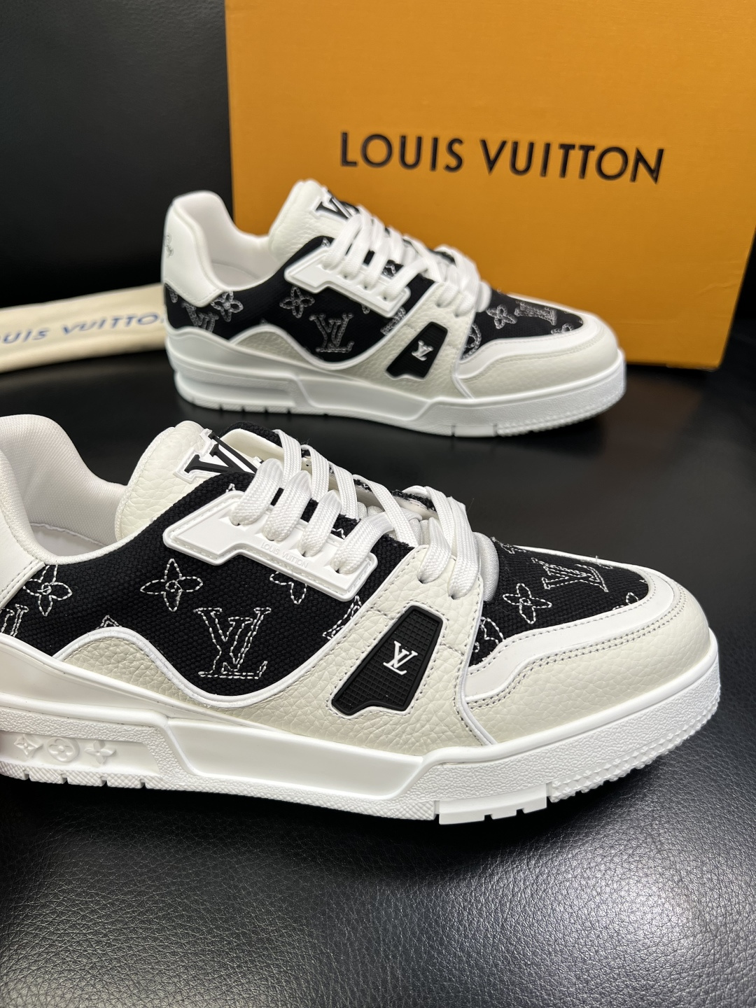 Lv 高品质 顶级工艺品 路易威登，运动板鞋专柜同步，鞋面意大利进口，高品质拼接缤纷色彩复杂工艺品，进口