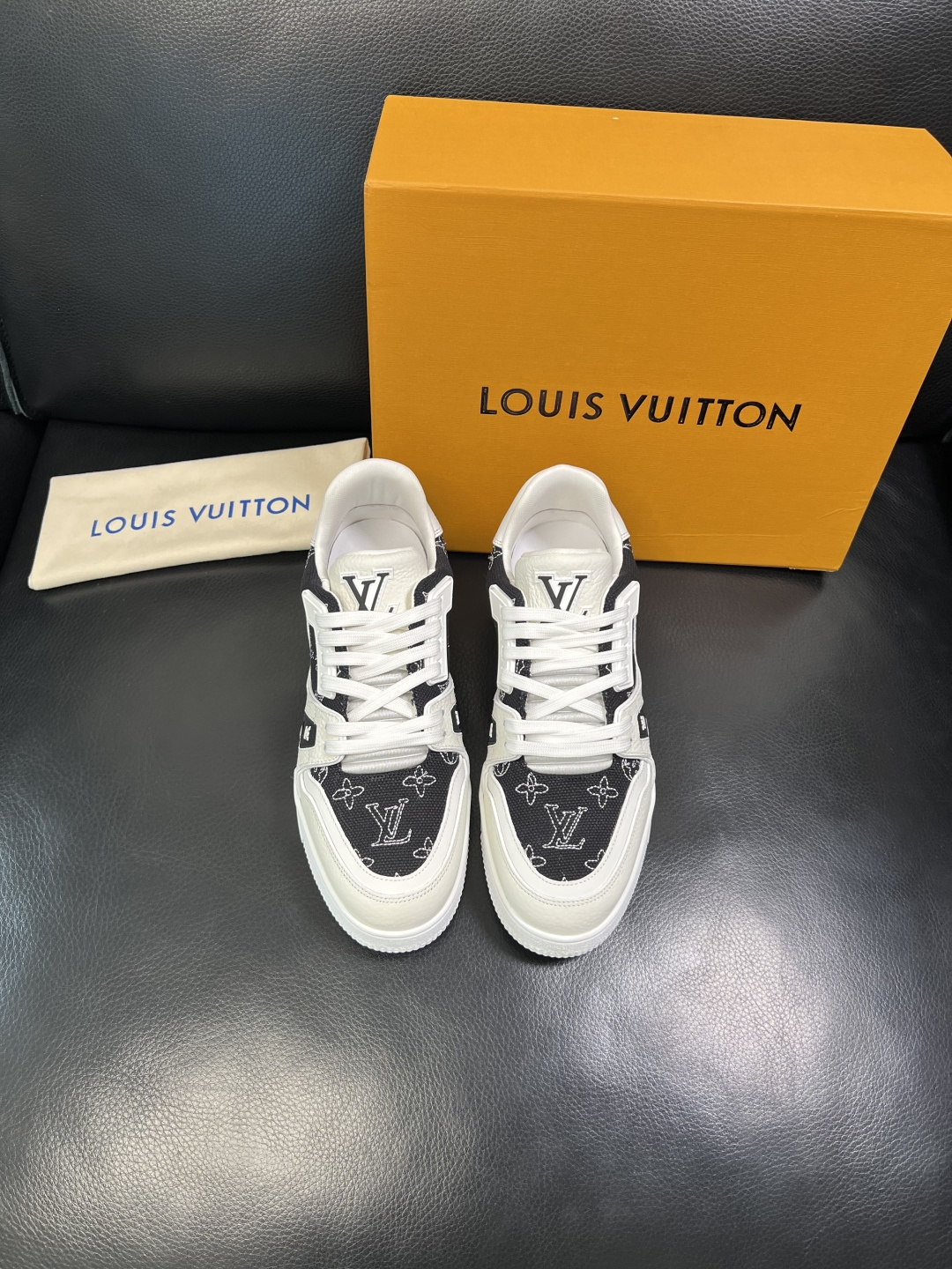 Lv 高品质 顶级工艺品 路易威登，运动板鞋专柜同步，鞋面意大利进口，高品质拼接缤纷色彩复杂工艺品，进口