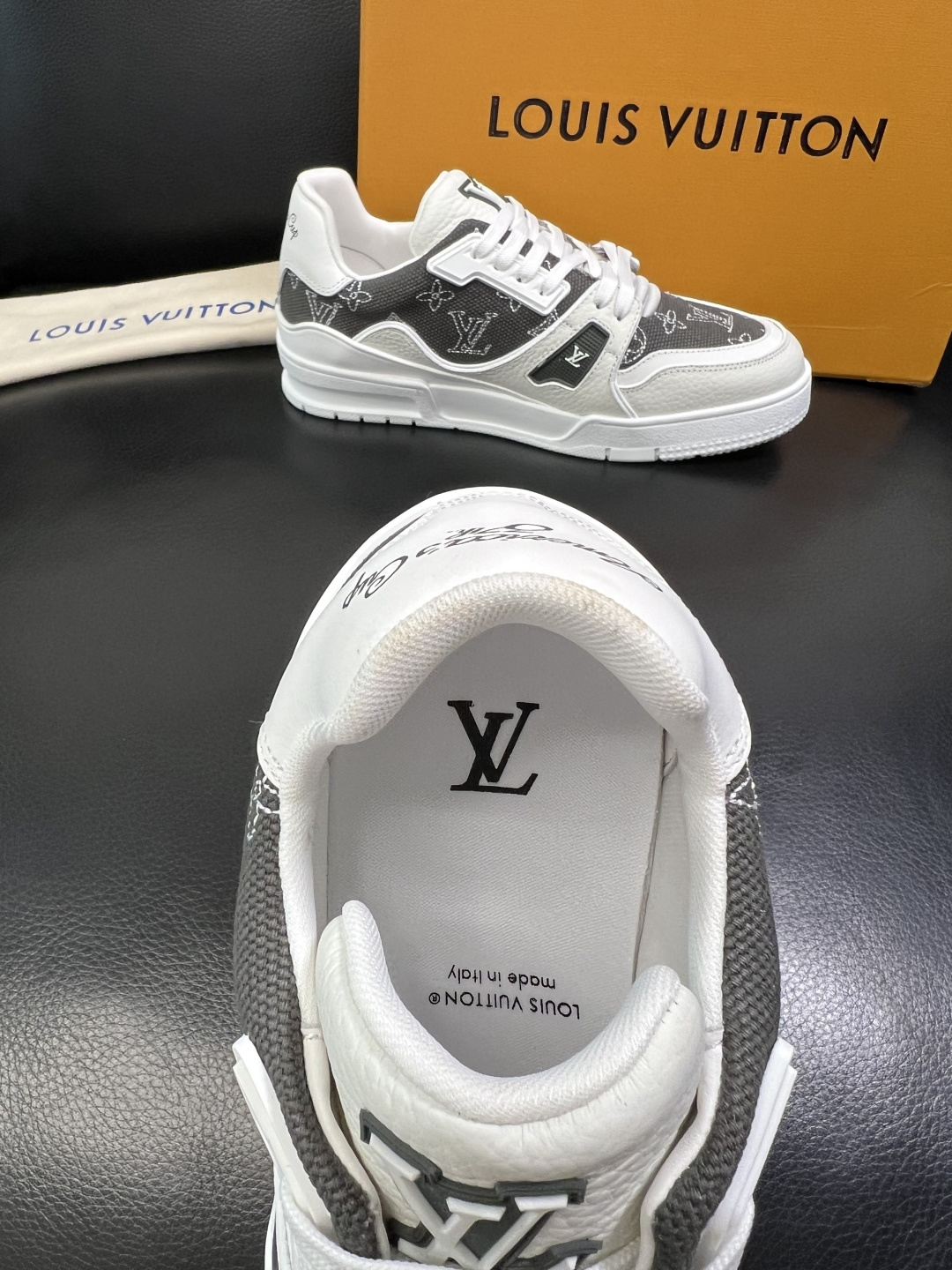 Lv 高品质 顶级工艺品 路易威登，运动板鞋专柜同步，鞋面意大利进口，高品质拼接缤纷色彩复杂工艺品，进口