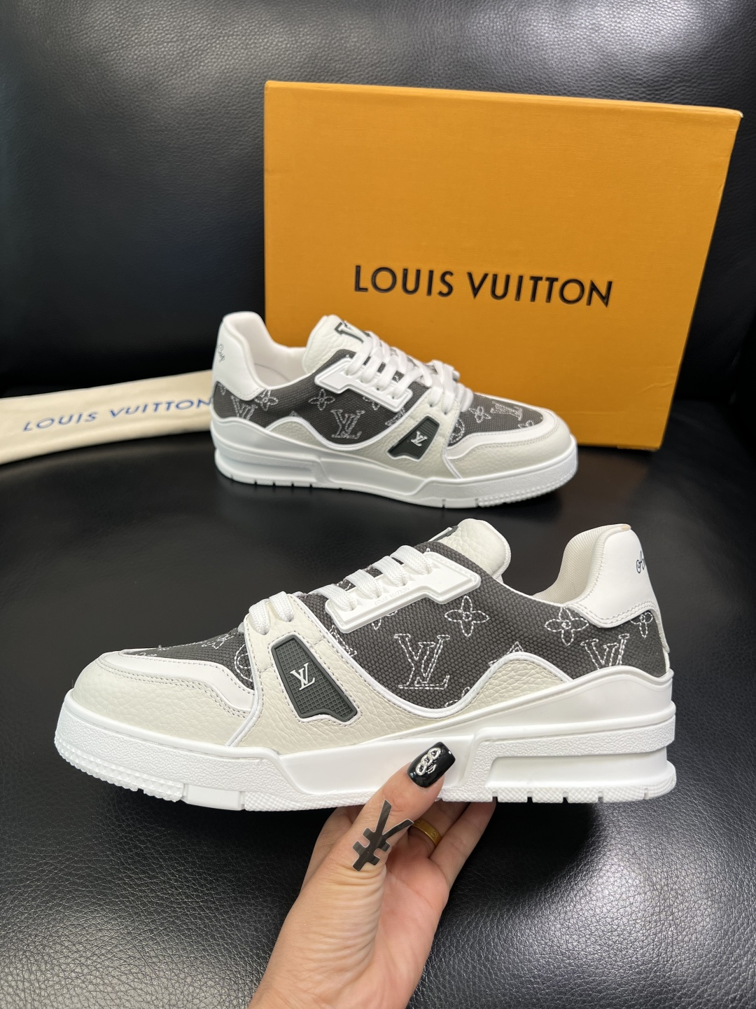 Lv 高品质 顶级工艺品 路易威登，运动板鞋专柜同步，鞋面意大利进口，高品质拼接缤纷色彩复杂工艺品，进口