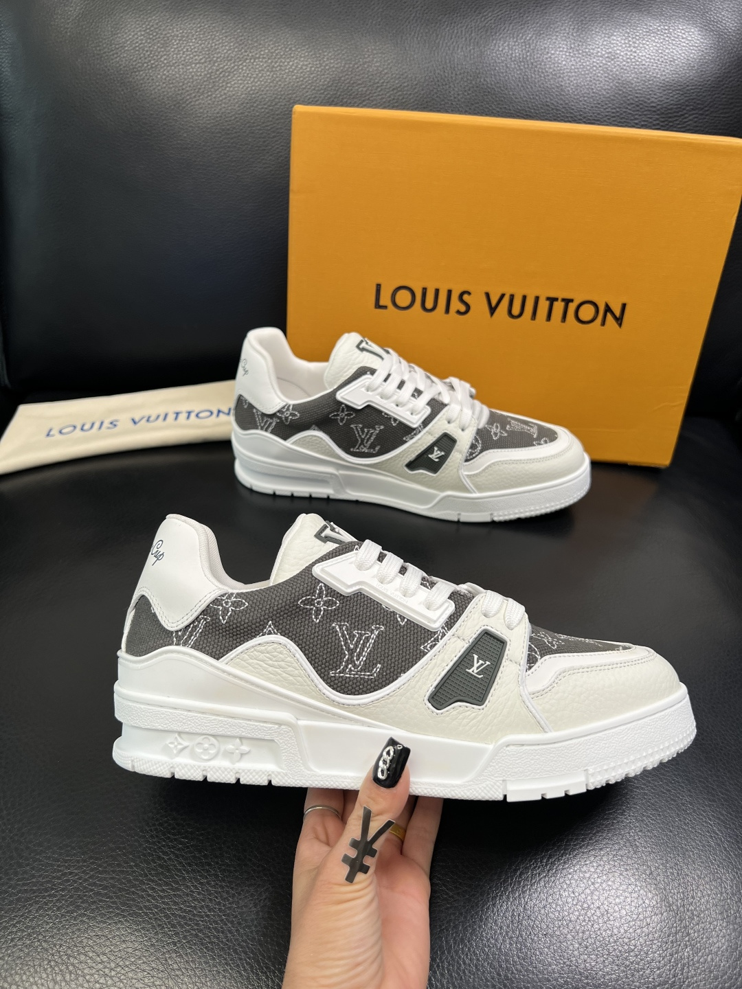 Lv 高品质 顶级工艺品 路易威登，运动板鞋专柜同步，鞋面意大利进口，高品质拼接缤纷色彩复杂工艺品，进口