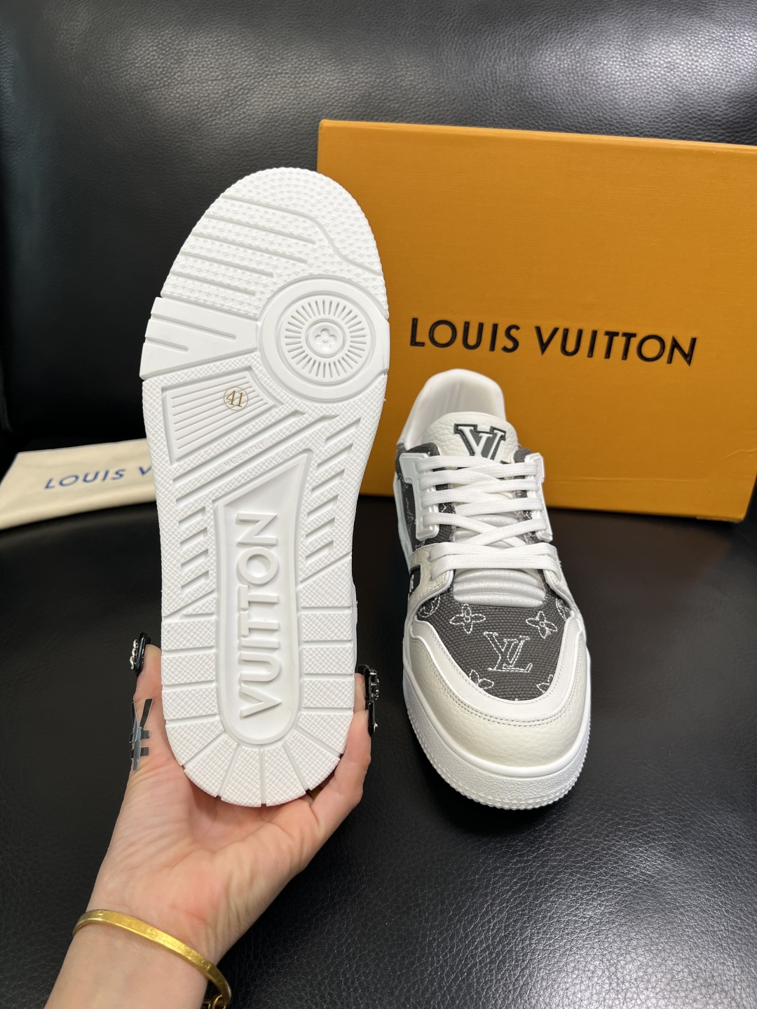 Lv 高品质 顶级工艺品 路易威登，运动板鞋专柜同步，鞋面意大利进口，高品质拼接缤纷色彩复杂工艺品，进口