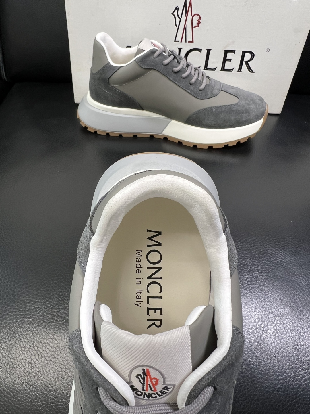 MONCLER 高品质 顶级工艺品 蒙口 新品专柜新款，原厂配置意大利进口牛皮搭配面料，高品质复杂拼接工