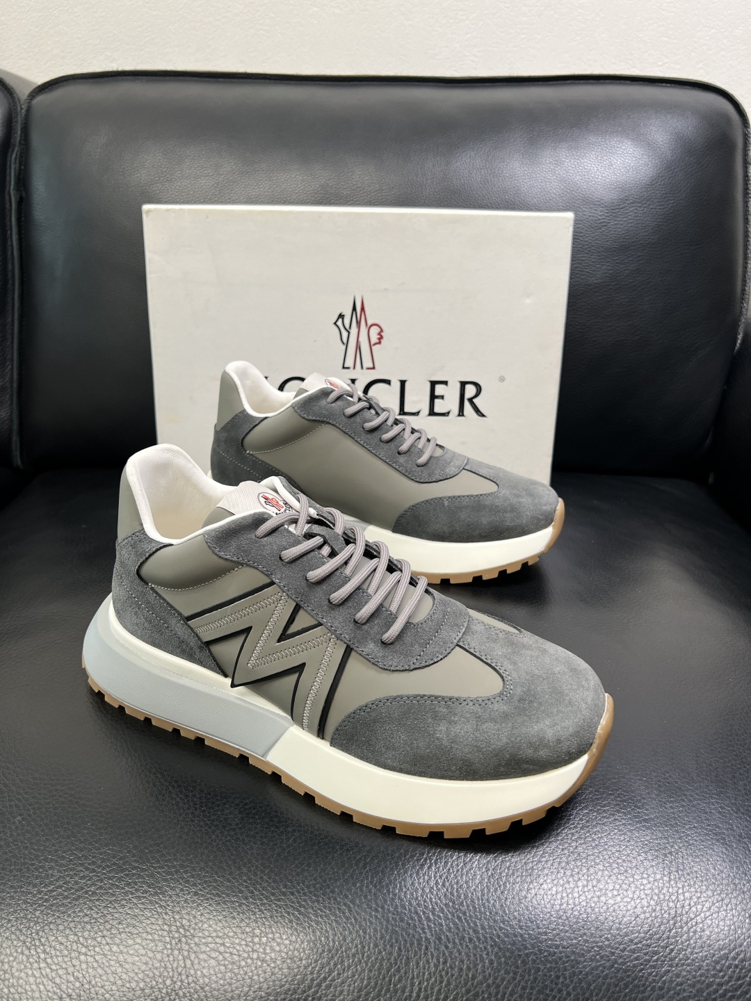 NO:621296,MONCLER high-quality top handicraft mouthpiece, new product counter, original factory configuration of imported cowhide from Italy with fabrics, high-quality complex splicing process, imported water-dyed cowhide inner padding, breathable and comfortable. The original sole is super comfortable, original factory follow-up, welcome to compare, code number 39-44 (customized 38 45), Moncler, cowhide19860909MONCLER 高品质 顶级工艺品蒙口 新品专柜新款,原厂配置意大利进口牛皮搭配面料,高品质复杂拼接工艺,进口水染牛皮内里垫透气舒适 鞋底原厂特供原版底超级舒适,原厂跟单,欢迎对比,码数 39-44（订做 38 45）,,Moncler,cowhide,Men's shoes