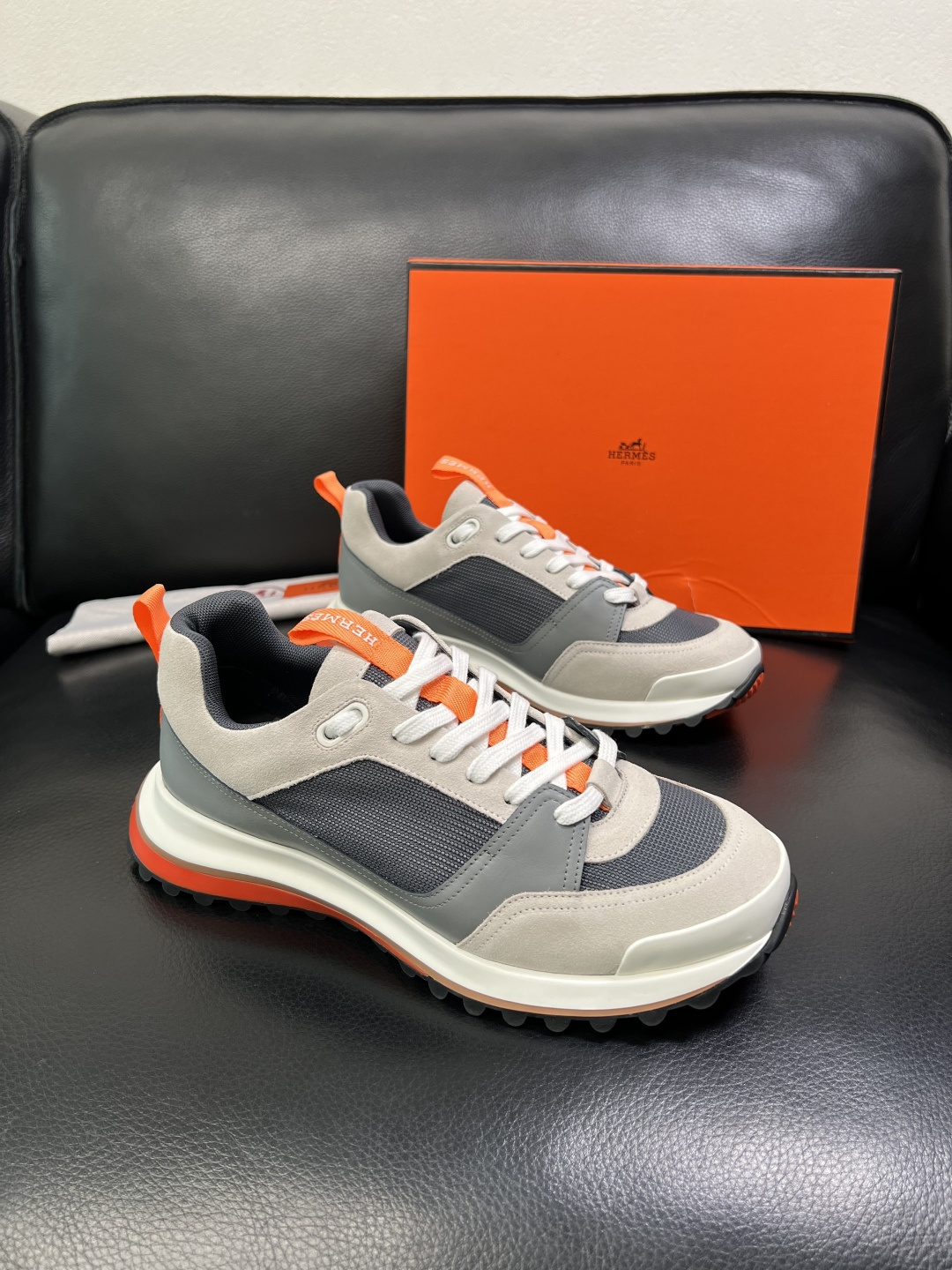 NO:621369,Hermes high-quality top crafts Hermès counters sell original configuration simultaneously, original cowhide fabric imported from Italy, high-quality splicing technology, fully imported water-dyed cowhide lining, original soles specially provided by the factory and super comfortable, original factory and single goods are welcome to compare, code number 39-44 (customized 38 45 46), hermes, hermes, cowhide19860909Hermes 高品质 顶级工艺品 爱马仕 专柜同步发售原厂配置,意大利进口原版牛皮面料,高品质拼接工艺,全进口水染牛皮里垫,鞋底原厂特供原版底超级舒适,原厂跟单货欢迎对比,码数 39-44（ 订做 38 45 46）,,hermes,hermes,cowhide,Men's shoes