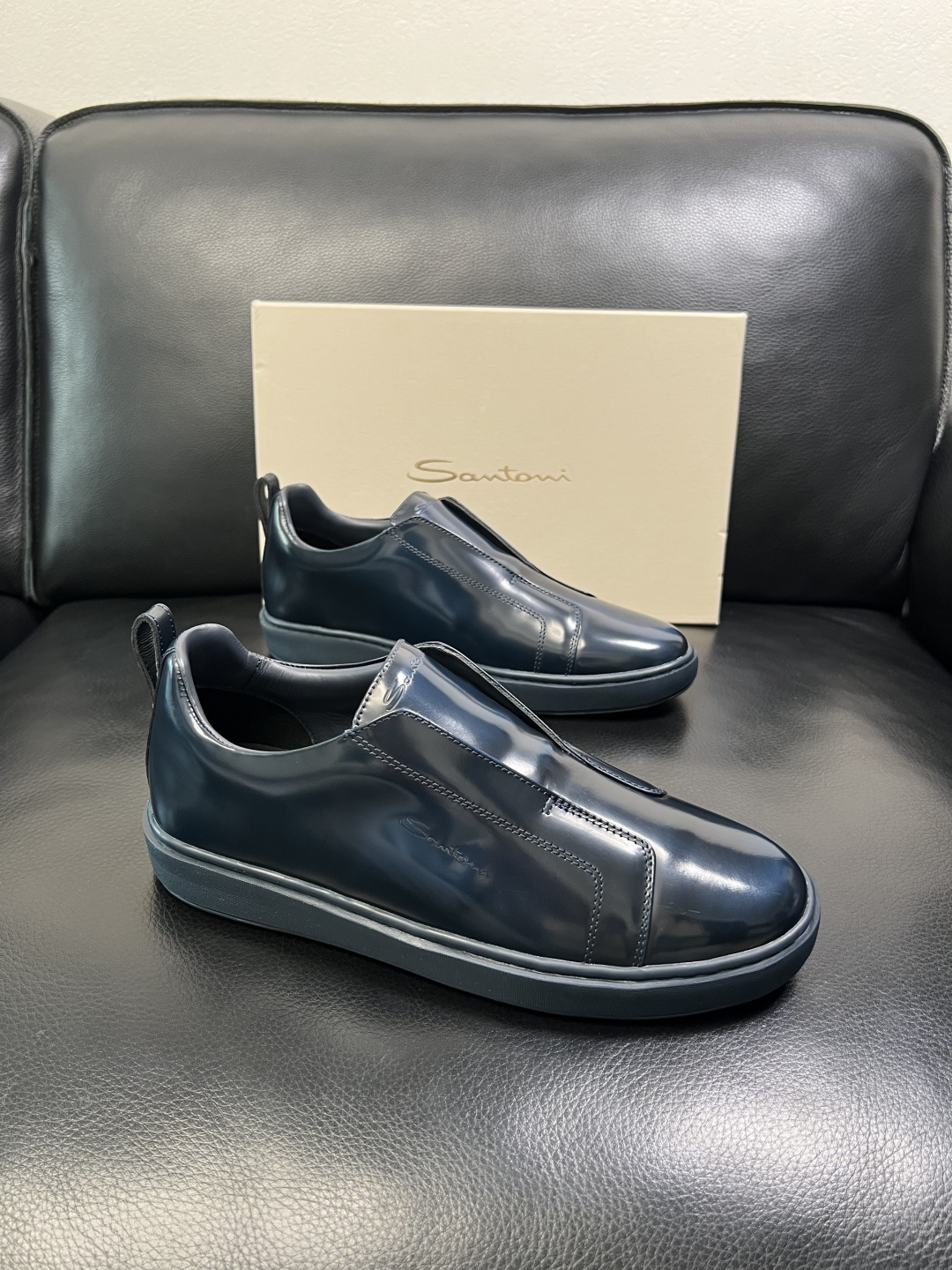 NO:621375,Only change the code without returning it. Zegna's high-quality top crafts. Zegna's new counter with original configuration, imported cowhide patchwork fabric from Italy, imported cowhide lining, breathable and comfortable. The sole is specially provided by the original factory and the original sole is super comfortable. Original factory and single goods are welcome to compare. The code number is 39-44,,zegna,cowhide19860909只换码不退Zegna 高品质 顶级工艺品 杰尼亚 专柜新款原厂配置,意大利进口牛皮拼布面料,进口牛里垫,透气舒适,鞋底原厂特供原版底超级舒适,原厂跟单货 欢迎对比,码数 39-44,,zegna,cowhide,Men's shoes