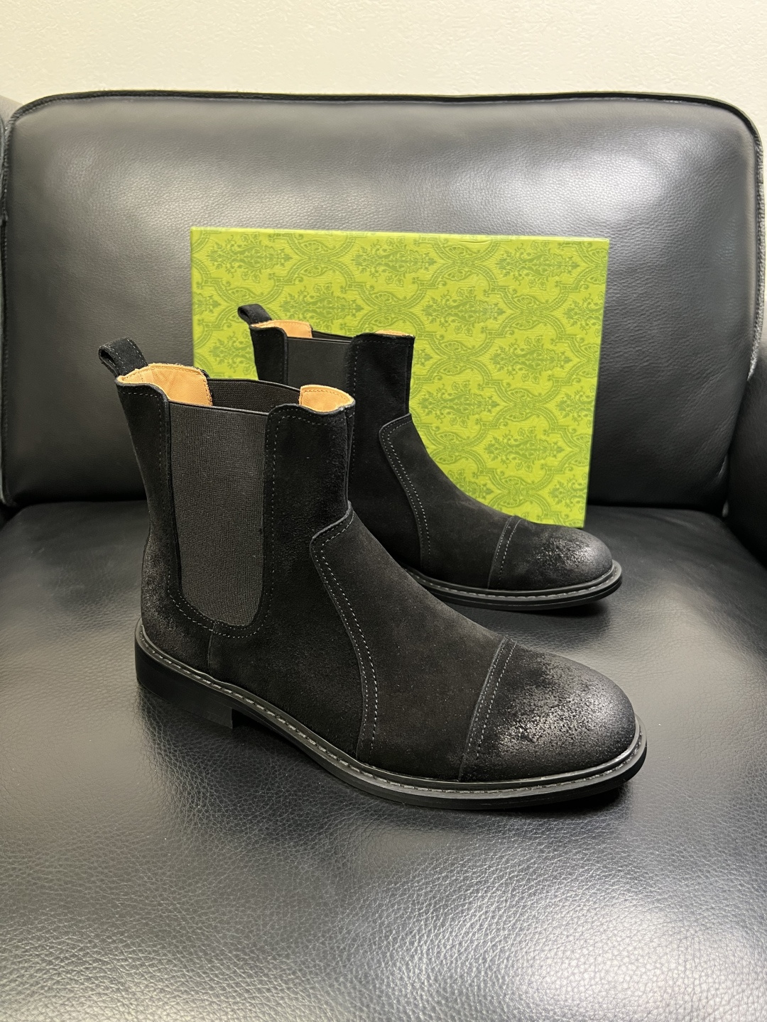 NO:639519,Gucci high-quality top crafts Gucci leather shoes and boots high-top series counter synchronization, original factory configuration, original cowhide imported from Italy, imported water-dyed cowhide, soles specially provided by the original factory, original soles are super comfortable, original factory and single goods High quality, welcome to compare at the counter, code number 39-44 (customized 45),, gucci, boots, cowhide19860909Gucci 高品质 顶级工艺品 古奇 皮鞋靴子高帮系列专柜同步 原厂配置,意大利进口原版牛皮,进口水染牛里 ,鞋底原厂特供原版底超级舒适,原厂跟单货 高品质,欢迎对比专柜同步,码数 39-44（订做 45）,,gucci,boots,cowhide,Men's shoes