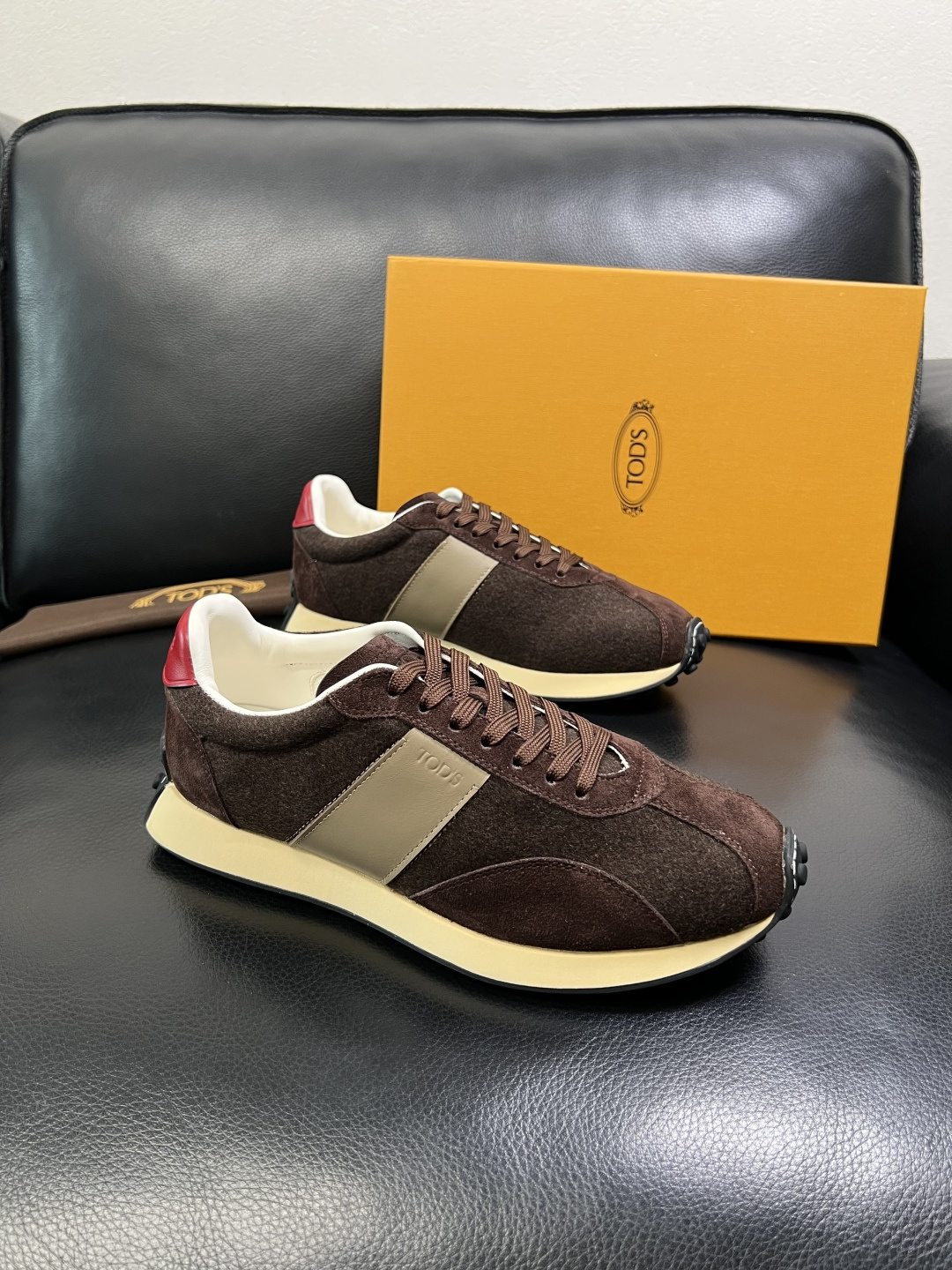 NO:639523,Tods high-quality top crafts Tods counter new original configuration, imported cowhide patchwork fabric from Italy, imported cowhide lining, breathable and comfortable, original soles specially provided by the factory and super comfortable, original factory and single goods are welcome to compare, code number 38-44 (order 45 46), Tod's,cowhide19860909Tods 高品质 顶级工艺品 托德斯 专柜新款原厂配置,意大利进口牛皮拼布面料,进口牛里垫,透气舒适,鞋底原厂特供原版底超级舒适,原厂跟单货 欢迎对比,码数 38-44（订 45 46）,,Tod's,cowhide,Men's shoes