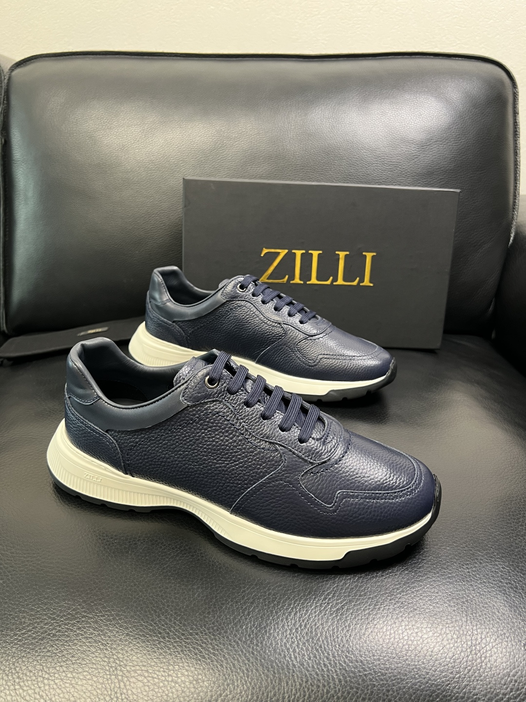 NO:639608,ZILLI only exchanges codes and does not return them. High quality top handicrafts. The counters are selling simultaneously with the original configuration. Original cowhide fabric imported from Italy, imported water-dyed cowhide lining. The soles are specially provided by the original factory and are super comfortable. The original factory and single goods are of high quality. Welcome to compare and synchronize with the counters. The code number is 39-44,,cowhide19860909只换码不退ZILLI 高品质 顶级工艺品 专柜同步发售原厂配置,意大利进口原版牛皮面料,进口水染牛里 ,鞋底原厂特供原版底超级舒适,原厂跟单货 高品质,欢迎对比专柜同步,码数 39-44,,cowhide,Men's shoes