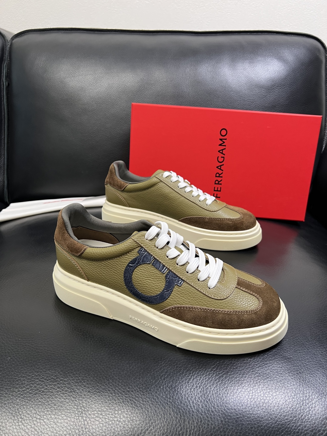 NO:639611,Ferragamo high-quality top handicrafts. Ferragamo counters simultaneously sell original factory configurations. Original cowhide imported from Italy, imported water-dyed cowhide. The soles are specially provided by the original factory and are super comfortable. The original factory follows the order. Welcome to compare at the counter. The code number is 38-44 (customized 45 46), ferragamo, ferragamo, cowhide.19860909Ferragamo 高品质 顶级工艺品 菲拉格慕专柜同步发售原厂配置,意大利进口原版牛皮,进口水染牛里 ,鞋底原厂特供原版底超级舒适,原厂跟单货 ,欢迎对比专柜同步,码数 38-44（订做 45 46）,,ferragamo,ferragamo,cowhide,Men's shoes