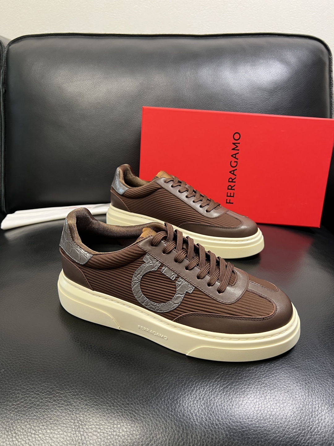 NO:639614,Ferragamo high-quality top crafts. Ferragamo counters simultaneously sell original factory configurations, original patchwork cowhide imported from Italy, imported water-dyed cowhide, soles specially provided by the original factory and super comfortable, original factory and single goods, welcome to compare at the same time at the counter, code number 38-44 (customized 45 46), ferragamo, ferragamo, cowhide19860909Ferragamo 高品质 顶级工艺品 菲拉格慕专柜同步发售原厂配置,意大利进口原版拼布牛皮,进口水染牛里 ,鞋底原厂特供原版底超级舒适,原厂跟单货 ,欢迎对比专柜同步,码数 38-44（订做 45 46）,,ferragamo,ferragamo,cowhide,Men's shoes