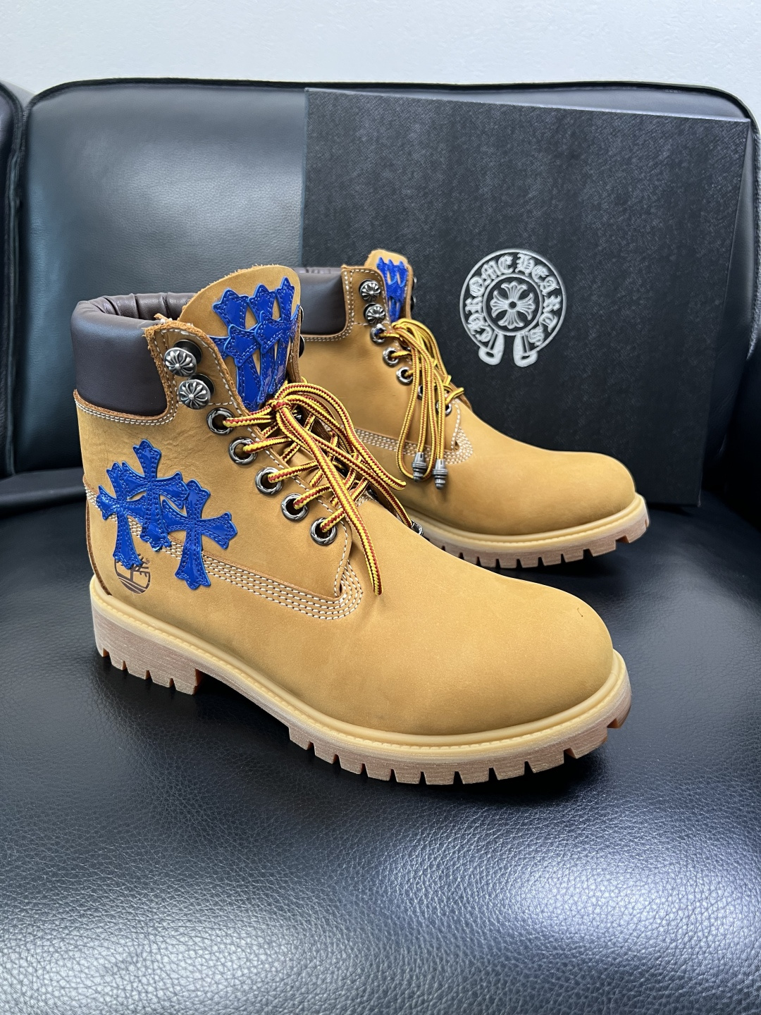 NO:639753,chromeherts high-quality top crafts Chromeherts counter new original factory configuration, imported cowhide fabric from Italy, imported cowhide lining, breathable and comfortable, soles specially provided by the original factory and super comfortable, original factory and single goods, welcome to compare, code number 39-44 (customized 38 45 46), chrome hearts, chrome hearts, cowhide19860909chromeherts 高品质 顶级工艺品 克罗心 专柜新款原厂配置,意大利进口牛皮面料,进口牛里垫,透气舒适,鞋底原厂特供原版底超级舒适,原厂跟单货,欢迎对比,码数 39-44（订做 38 45 46）,,chrome hearts,chrome hearts,cowhide,Men's shoes