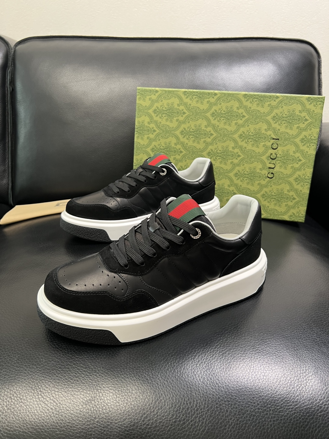 Gucci 高品质 顶级工艺品 古奇 专柜新款原厂配置，意大利进口牛皮面料，进口牛皮内里垫，透气舒适，鞋