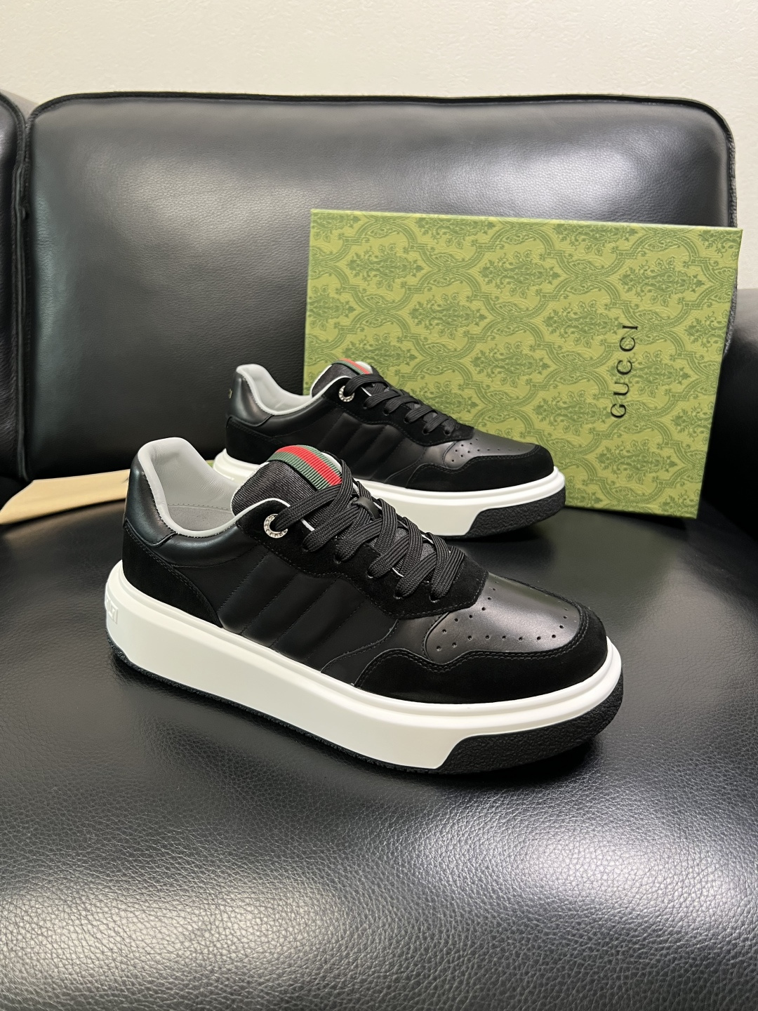 Gucci 高品质 顶级工艺品 古奇 专柜新款原厂配置，意大利进口牛皮面料，进口牛皮内里垫，透气舒适，鞋