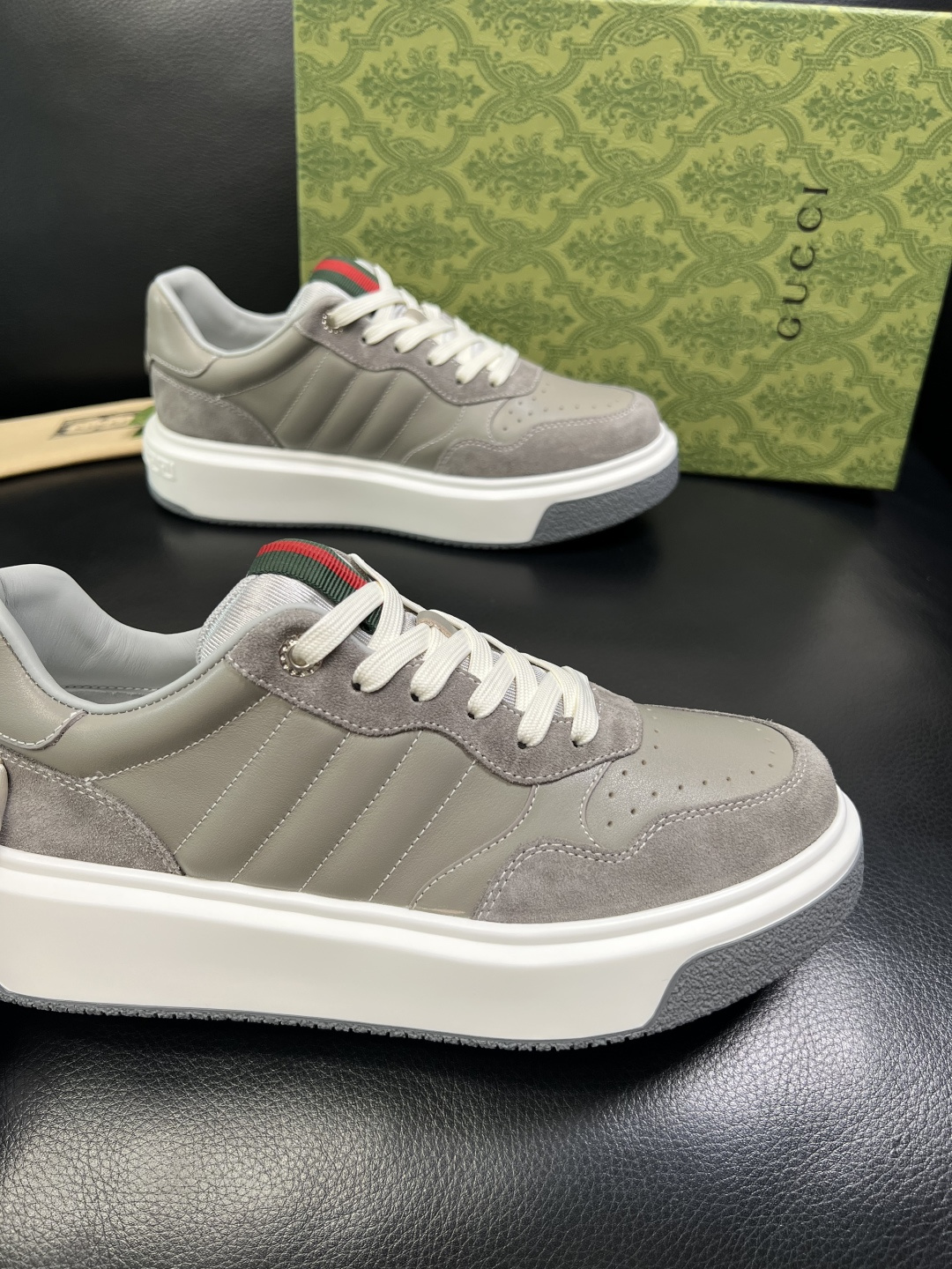 Gucci 高品质 顶级工艺品 古奇 专柜新款原厂配置，意大利进口牛皮面料，进口牛皮内里垫，透气舒适，鞋