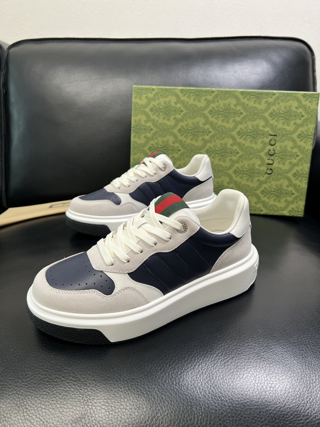 Gucci 高品质 顶级工艺品 古奇 专柜新款原厂配置，意大利进口牛皮面料，进口牛皮内里垫，透气舒适，鞋