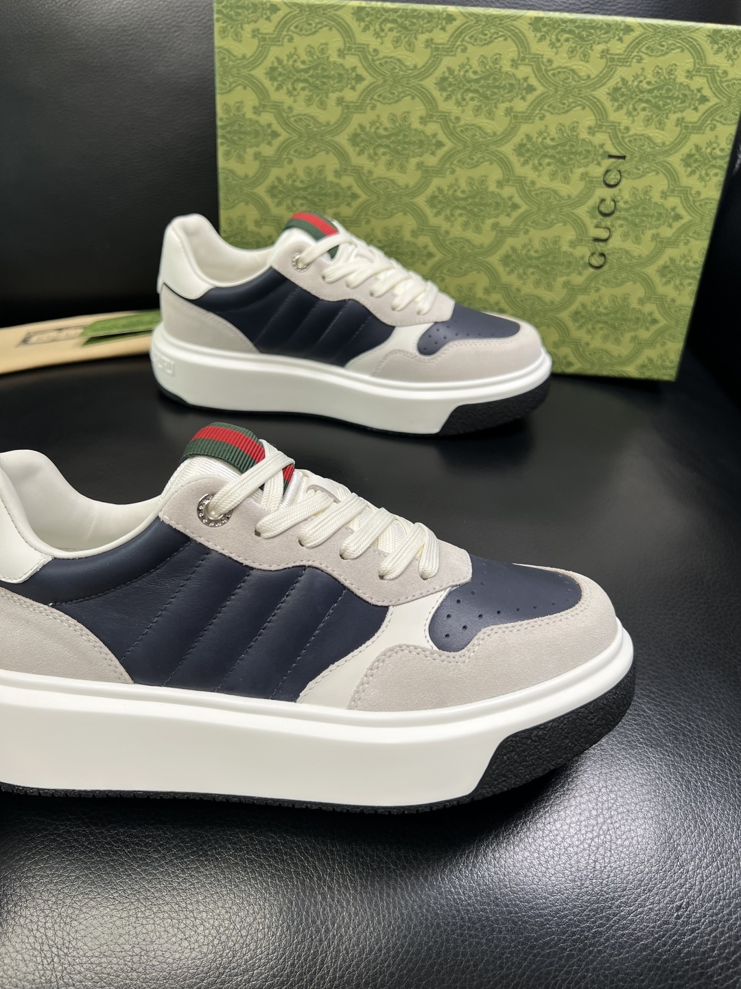 Gucci 高品质 顶级工艺品 古奇 专柜新款原厂配置，意大利进口牛皮面料，进口牛皮内里垫，透气舒适，鞋