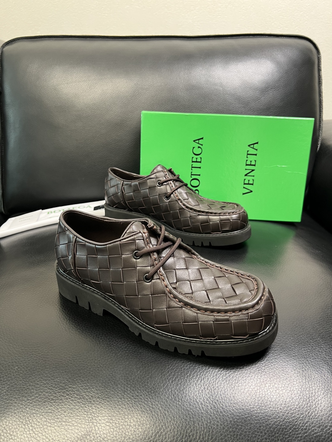 NO:639854,BOTTEGA VENETA high-quality top handicrafts, Bottega Venetian counters are equipped with the same as the original factory, the high-top boots are made of cowhide fabric imported from Italy, the breathable cowhide lining is comfortable, the soles are specially provided by the original factory, the exclusive movable molded soles are super comfortable, original factory orders, high quality, you can enter and exit the counter at will, welcome to compare, women's size 35-39 (order 34 40 41) men's size 39-44 (order 38  45 46 47) 46,47 plus,,bottega veneta,bottega veneta,boots,cowhide19860909BOTTEGA VENETA 高品质 顶级工艺品 葆蝶家 专柜同原厂配置,靴子高帮鞋面意大利进口牛皮面料,透气牛皮内里舒适,鞋底原厂特供原版底,独家活动成型底超级舒适,原厂跟单货,高品质,可随意进出专柜,欢迎对比,女码 35-39（订 34 40 41）男码 39-44（订 38 45 46 47）46,47加,,bottega veneta,bottega veneta,boots,cowhide,Men's shoes