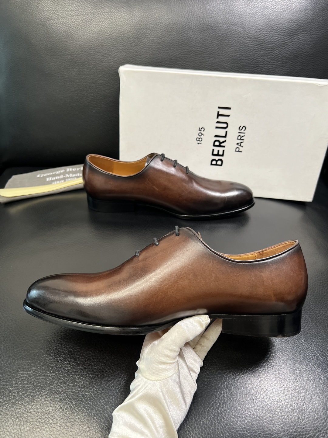 Berluti 顶级代购 布鲁提 专柜同步发售原厂配置，意大利进口牛皮面料，全进口水染牛皮里垫，鞋底：原