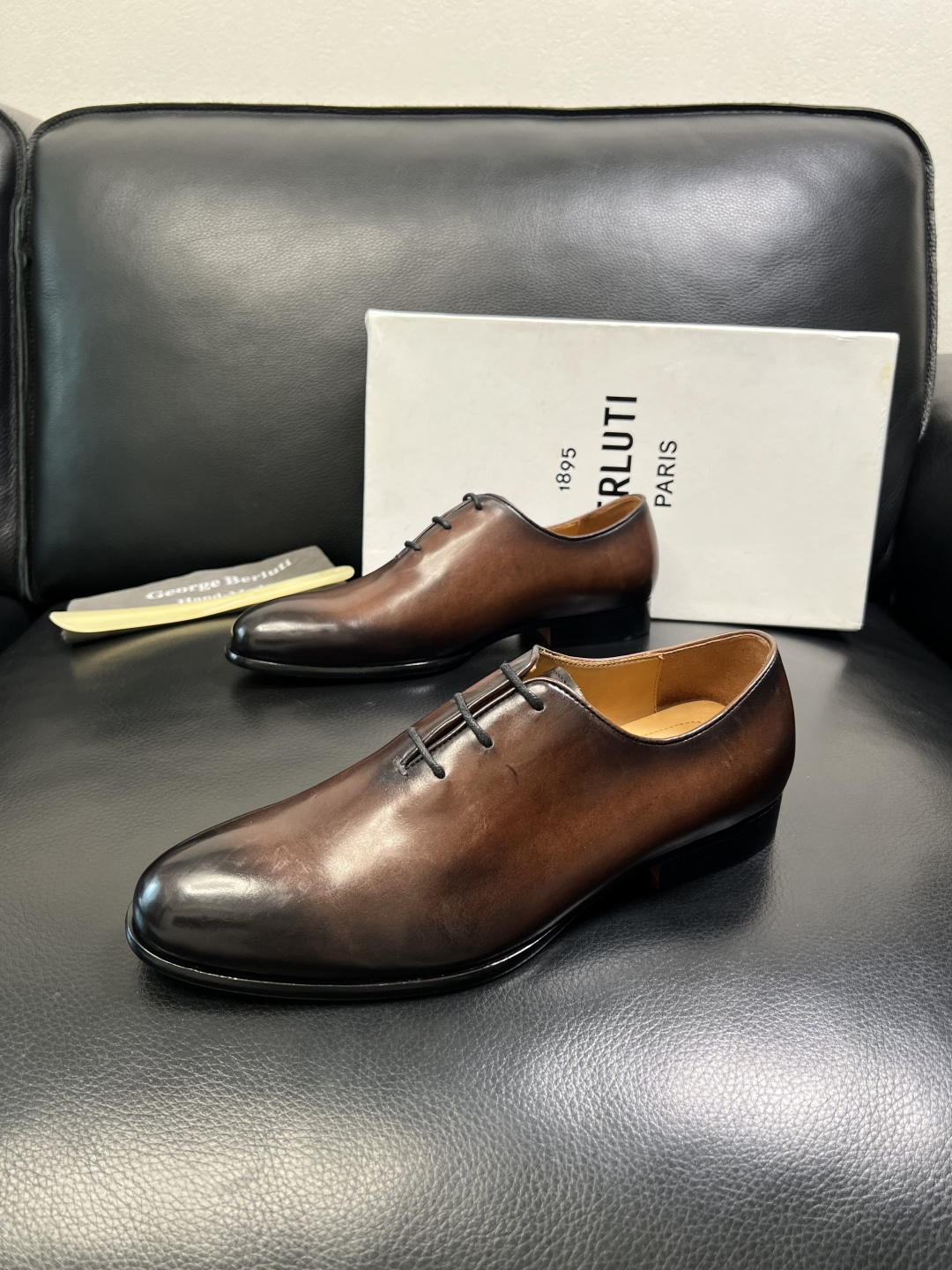 Berluti 顶级代购 布鲁提 专柜同步发售原厂配置，意大利进口牛皮面料，全进口水染牛皮里垫，鞋底：原