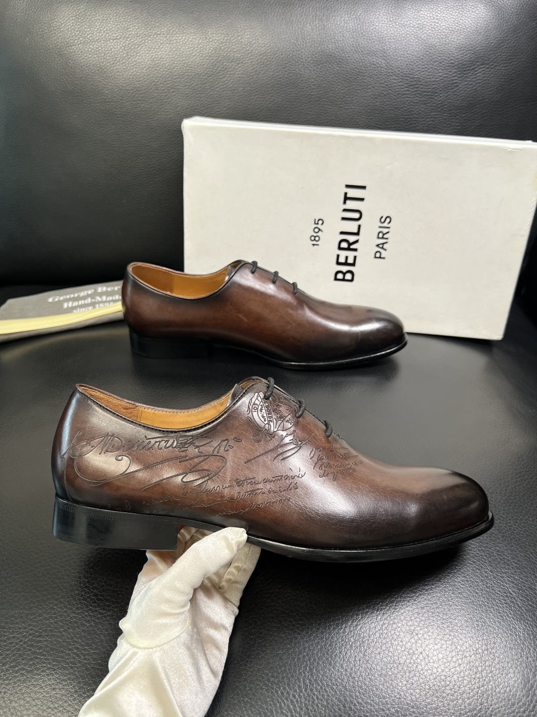 Berluti 顶级代购 布鲁提 专柜同步发售原厂配置，意大利进口牛皮面料，全进口水染牛皮里垫，鞋底：原