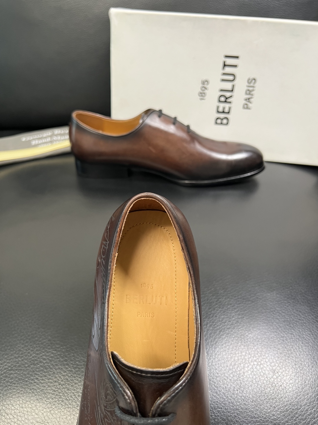 Berluti 顶级代购 布鲁提 专柜同步发售原厂配置，意大利进口牛皮面料，全进口水染牛皮里垫，鞋底：原