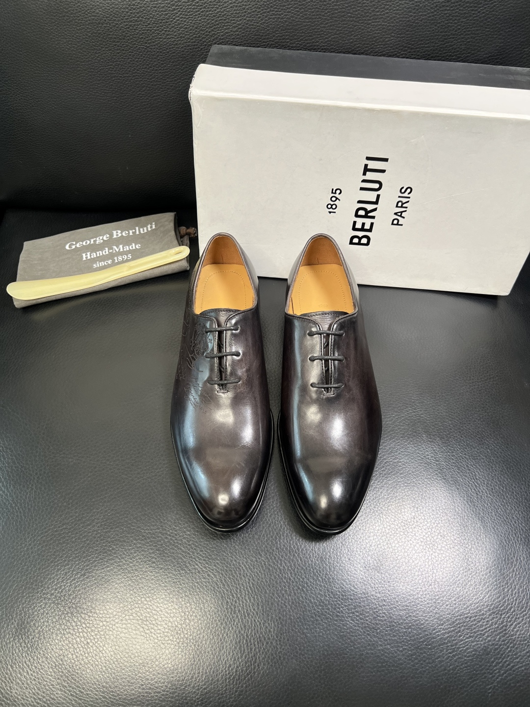 Berluti 顶级代购 布鲁提 专柜同步发售原厂配置，意大利进口牛皮面料，全进口水染牛皮里垫，鞋底：原