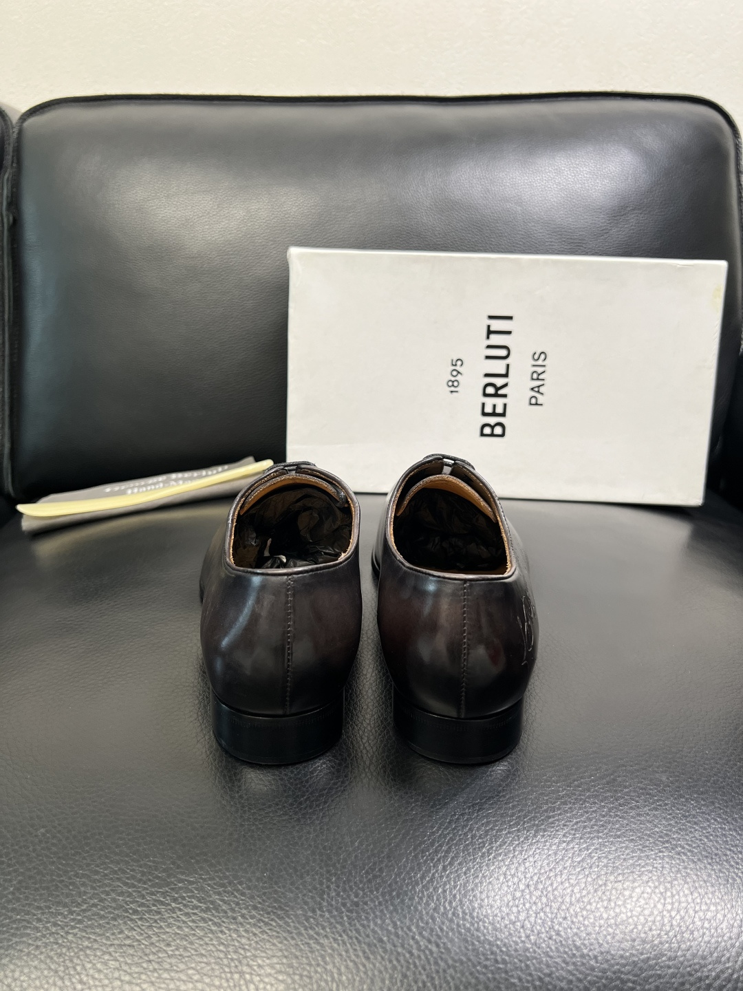 Berluti 顶级代购 布鲁提 专柜同步发售原厂配置，意大利进口牛皮面料，全进口水染牛皮里垫，鞋底：原