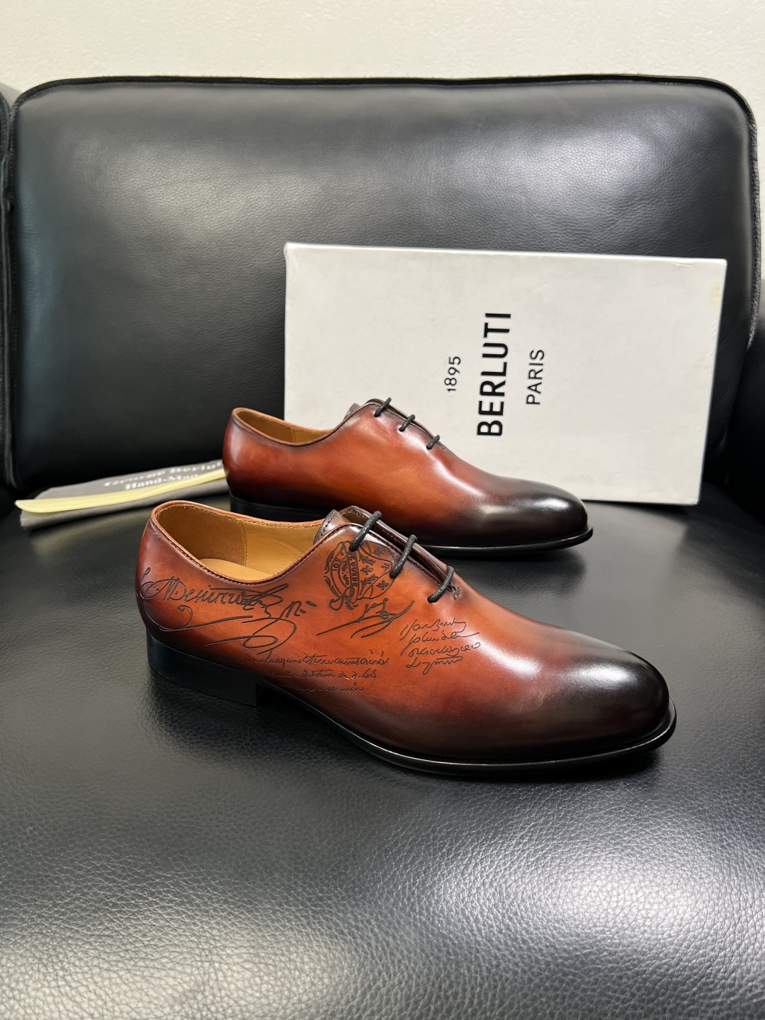 Berluti 顶级代购 布鲁提 专柜同步发售原厂配置，意大利进口牛皮面料，全进口水染牛皮里垫，鞋底：原