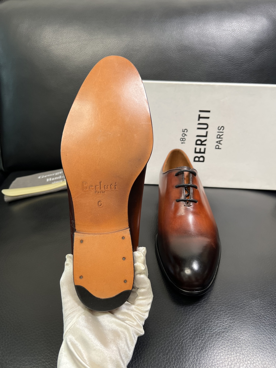 Berluti 顶级代购 布鲁提 专柜同步发售原厂配置，意大利进口牛皮面料，全进口水染牛皮里垫，鞋底：原