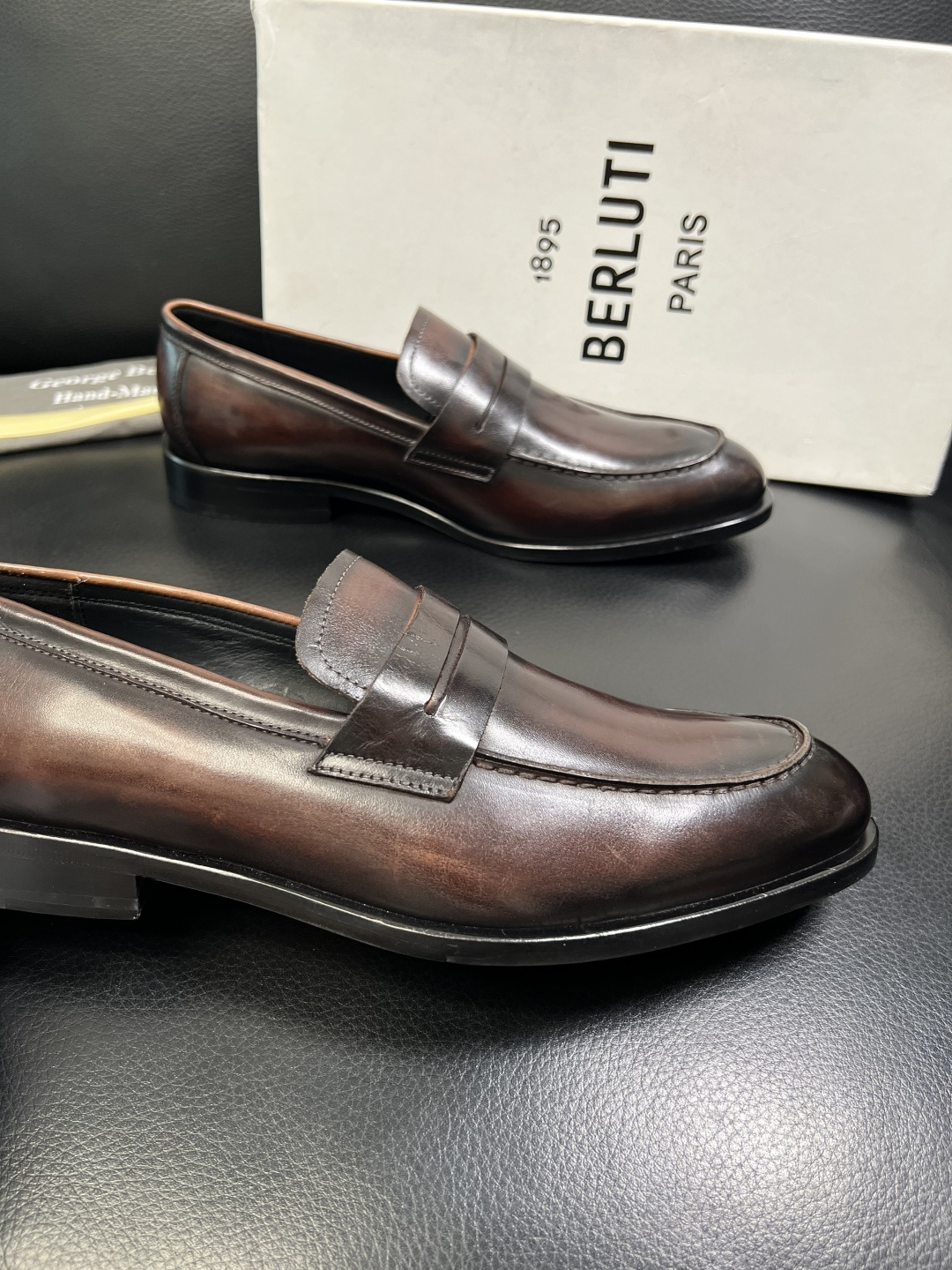 Berluti 顶级代购 布鲁提 专柜同步发售原厂配置，意大利进口牛皮面料，全进口水染牛皮里垫，鞋底：原