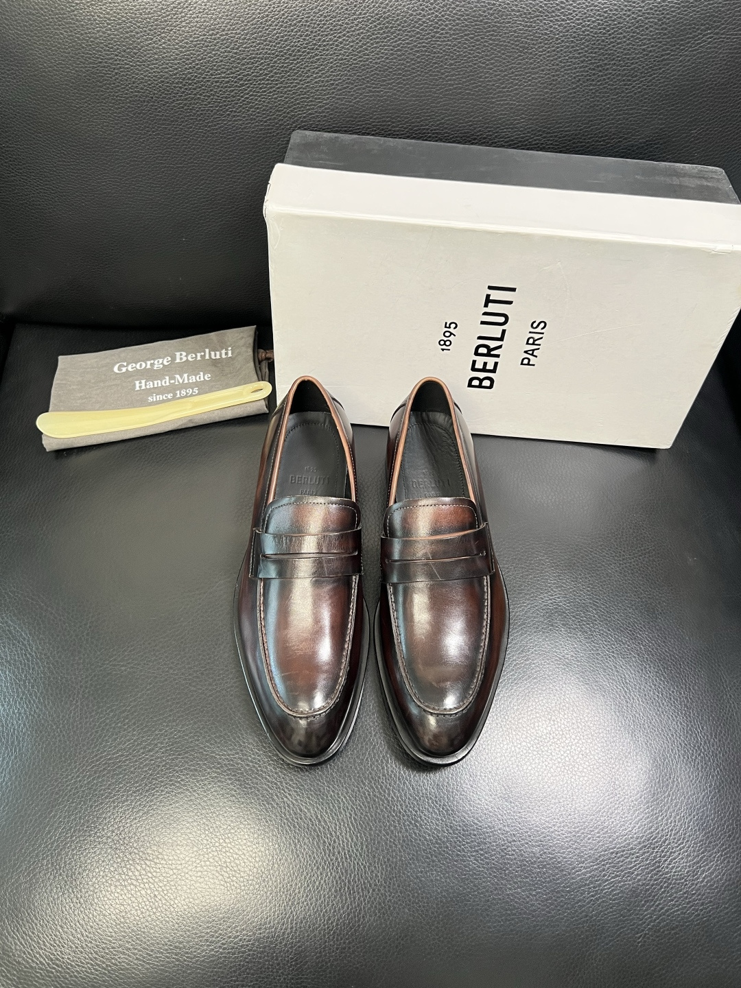 Berluti 顶级代购 布鲁提 专柜同步发售原厂配置，意大利进口牛皮面料，全进口水染牛皮里垫，鞋底：原