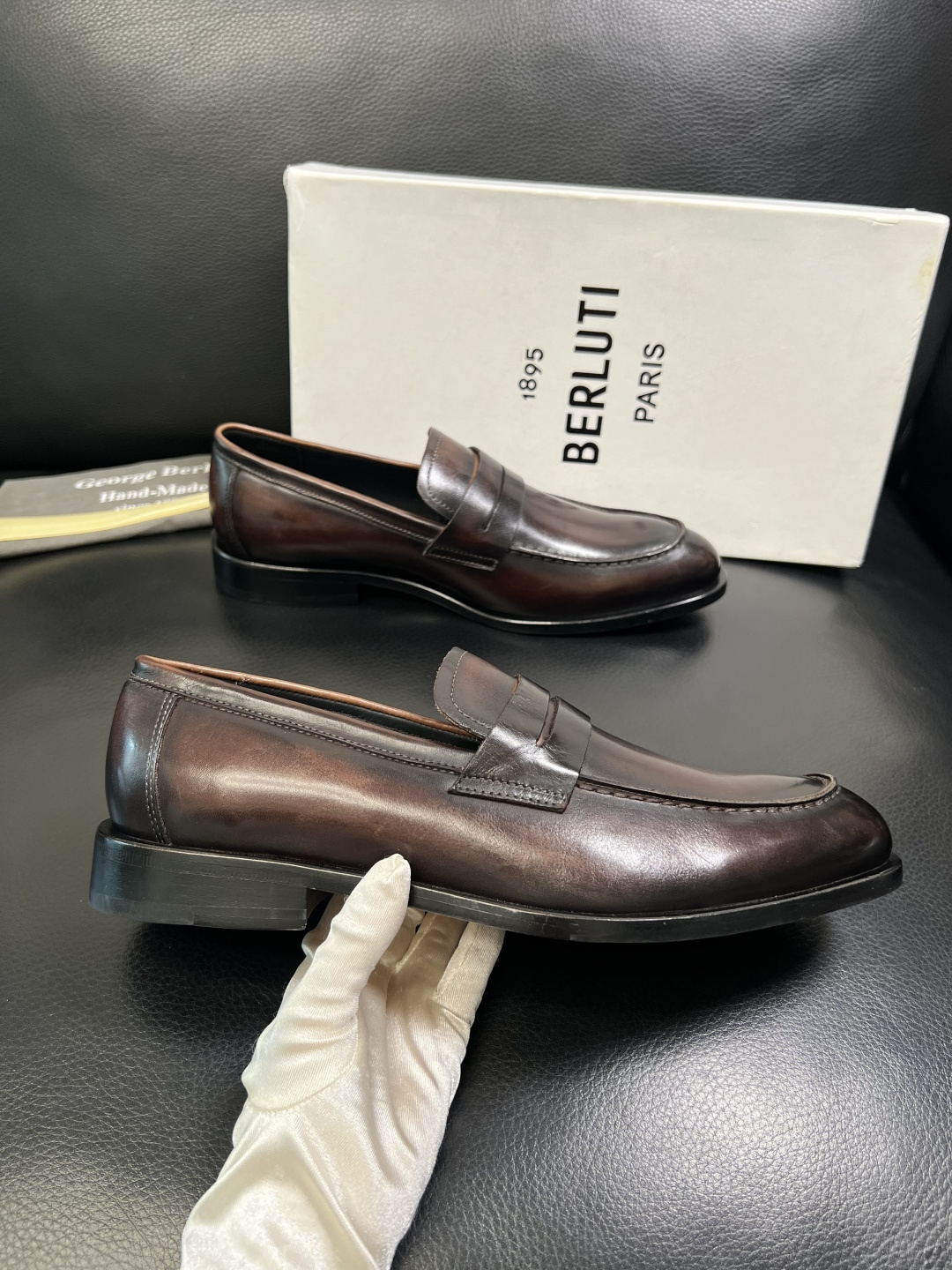 Berluti 顶级代购 布鲁提 专柜同步发售原厂配置，意大利进口牛皮面料，全进口水染牛皮里垫，鞋底：原