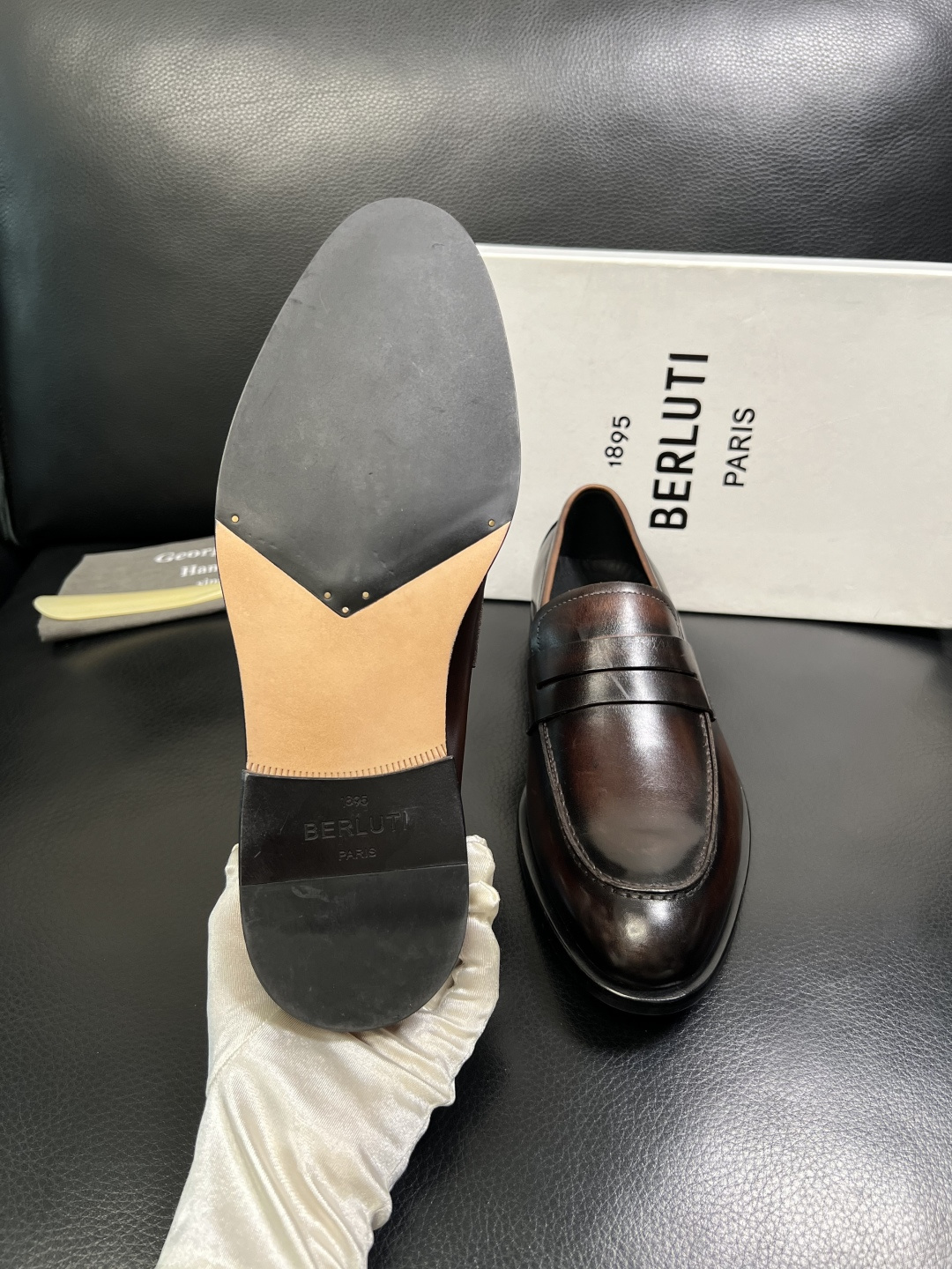 Berluti 顶级代购 布鲁提 专柜同步发售原厂配置，意大利进口牛皮面料，全进口水染牛皮里垫，鞋底：原