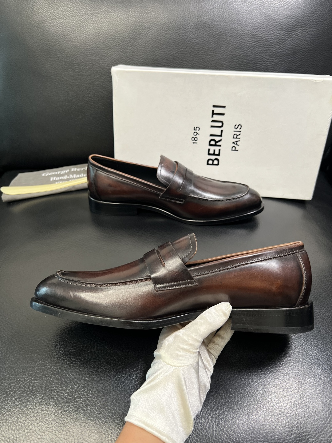 Berluti 顶级代购 布鲁提 专柜同步发售原厂配置，意大利进口牛皮面料，全进口水染牛皮里垫，鞋底：原