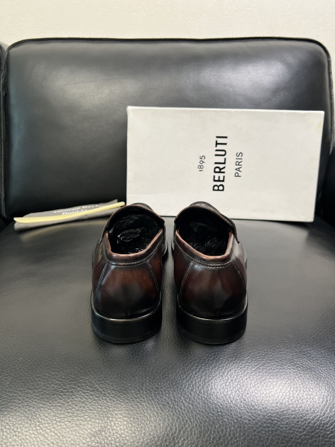 Berluti 顶级代购 布鲁提 专柜同步发售原厂配置，意大利进口牛皮面料，全进口水染牛皮里垫，鞋底：原