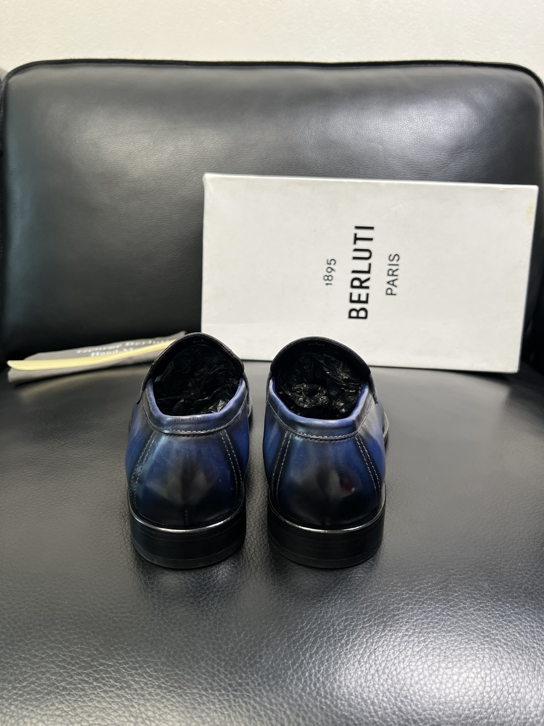 Berluti 顶级代购 布鲁提 专柜同步发售原厂配置，意大利进口牛皮面料，全进口水染牛皮里垫，鞋底：原