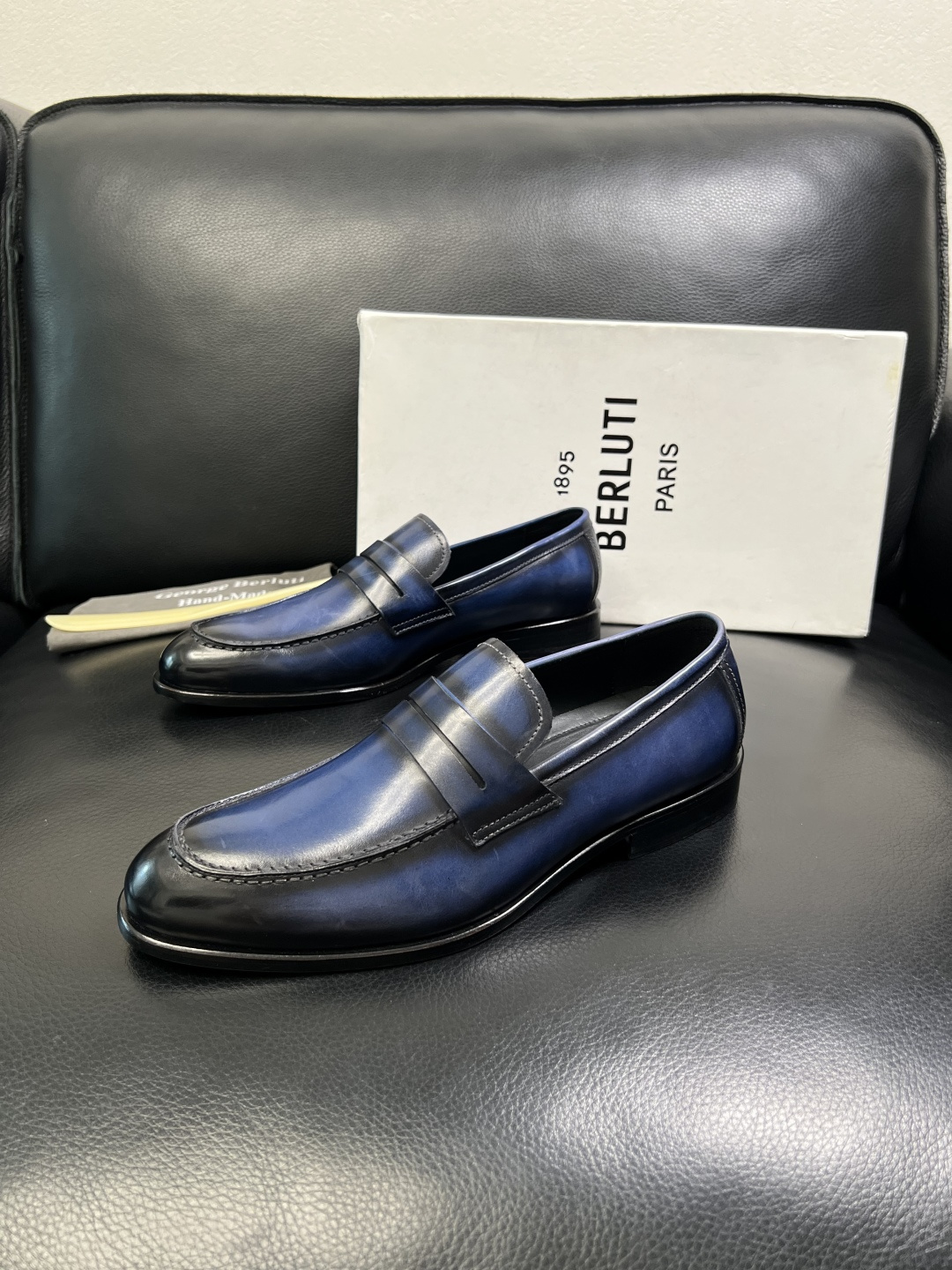 Berluti 顶级代购 布鲁提 专柜同步发售原厂配置，意大利进口牛皮面料，全进口水染牛皮里垫，鞋底：原