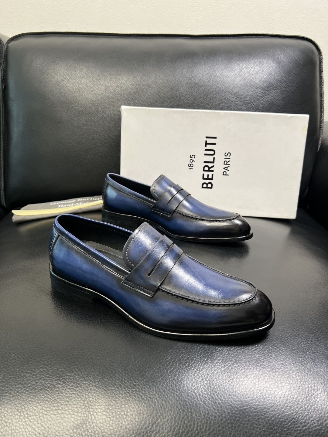 Berluti 顶级代购 布鲁提 专柜同步发售原厂配置，意大利进口牛皮面料，全进口水染牛皮里垫，鞋底：原