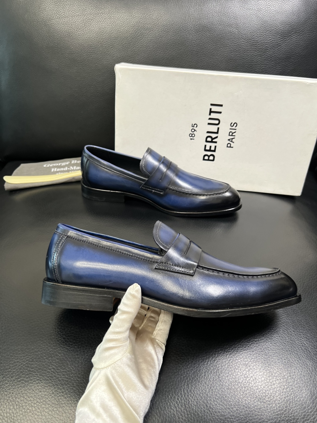 Berluti 顶级代购 布鲁提 专柜同步发售原厂配置，意大利进口牛皮面料，全进口水染牛皮里垫，鞋底：原