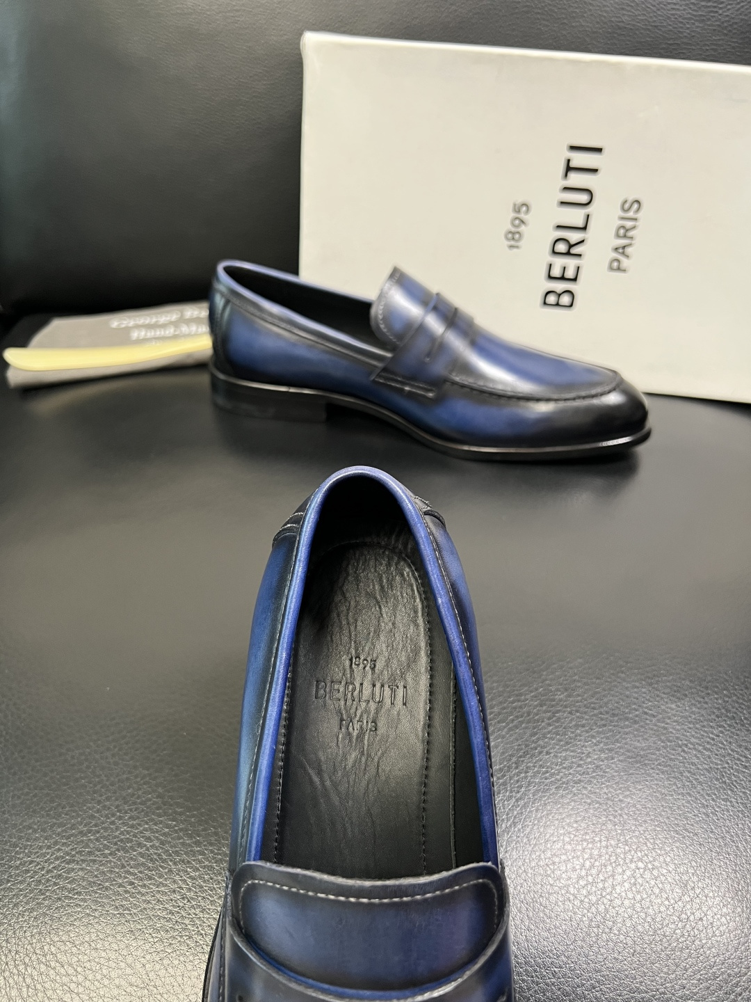 Berluti 顶级代购 布鲁提 专柜同步发售原厂配置，意大利进口牛皮面料，全进口水染牛皮里垫，鞋底：原
