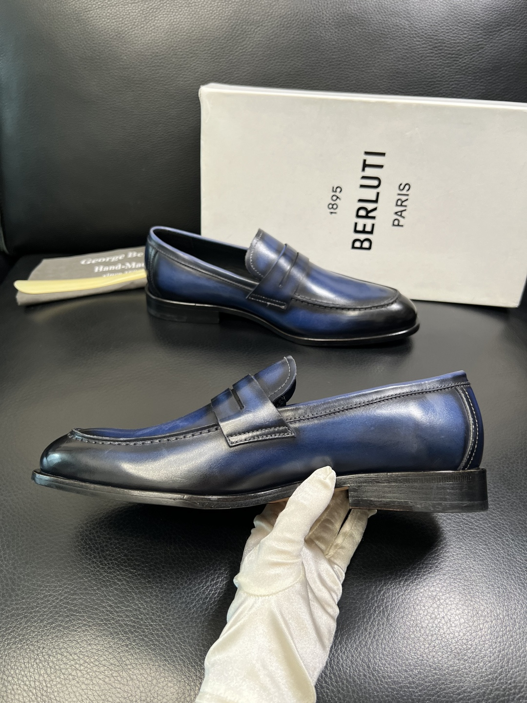 Berluti 顶级代购 布鲁提 专柜同步发售原厂配置，意大利进口牛皮面料，全进口水染牛皮里垫，鞋底：原